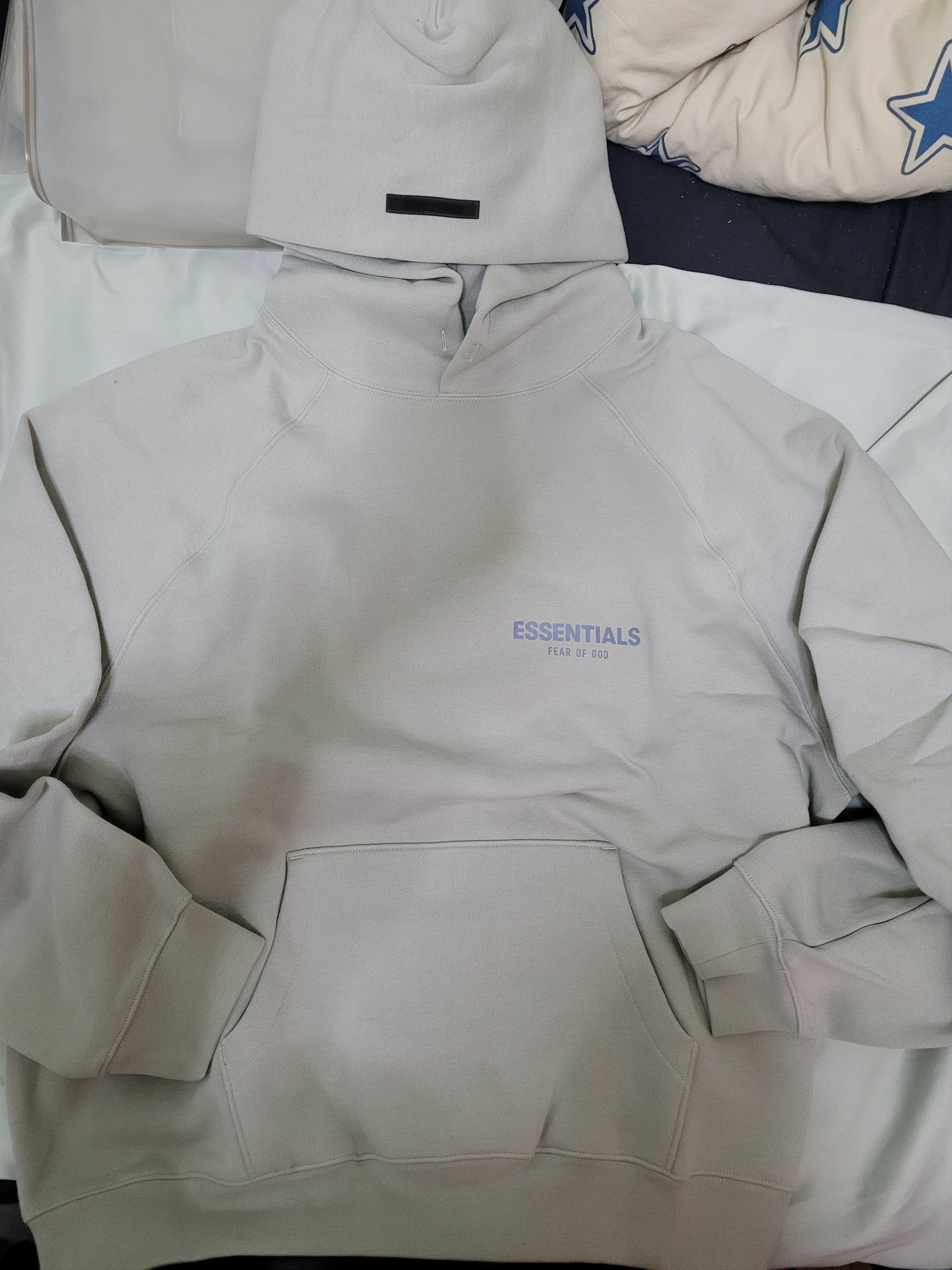 Fear of God Fear of God Essentials SSENSE Exclusive Hoodie Concrete Size US S / EU 44-46 / 1 - 4 Thumbnail
