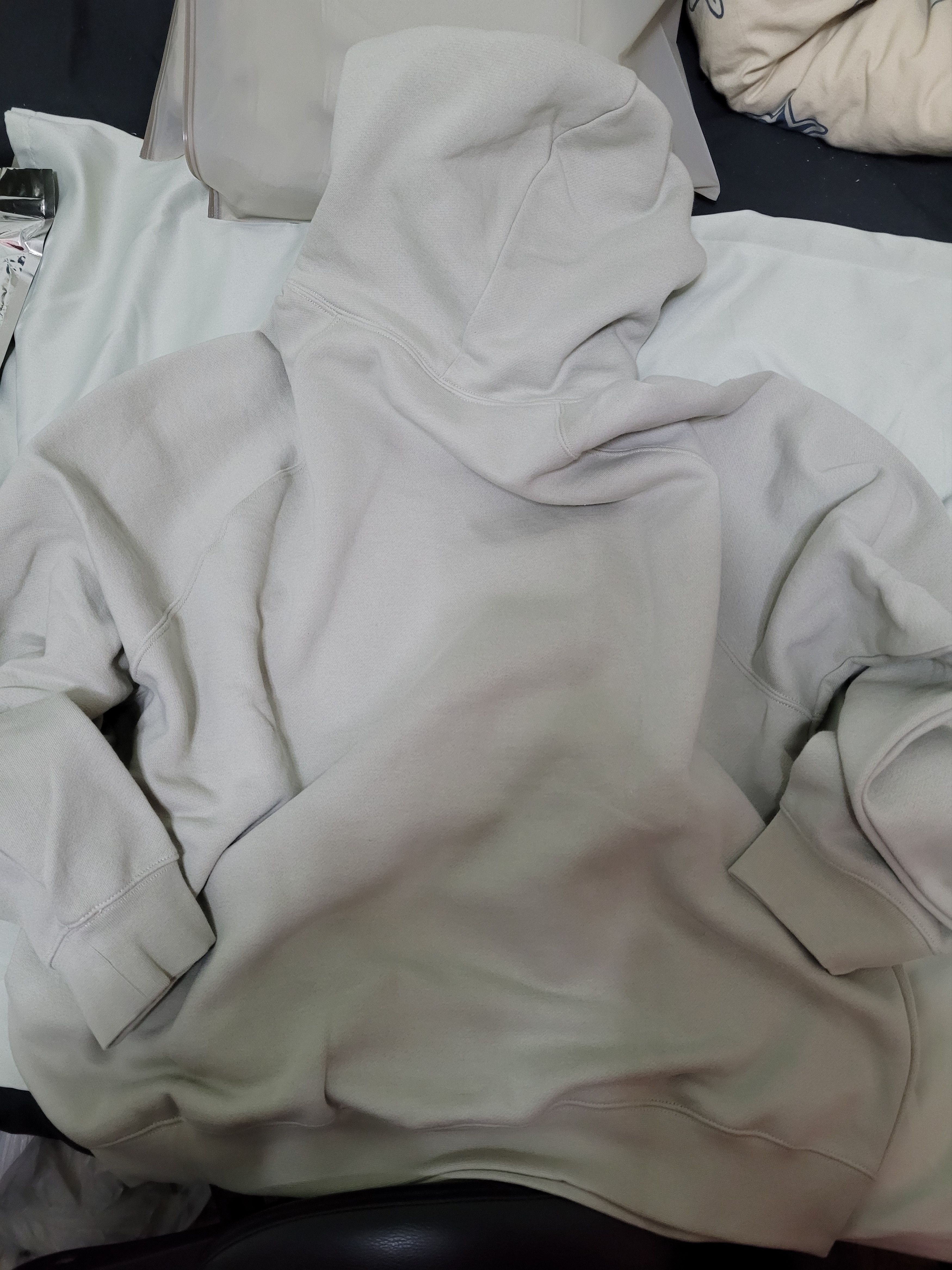 Fear of God Fear of God Essentials SSENSE Exclusive Hoodie Concrete Size US M / EU 48-50 / 2 - 5 Thumbnail