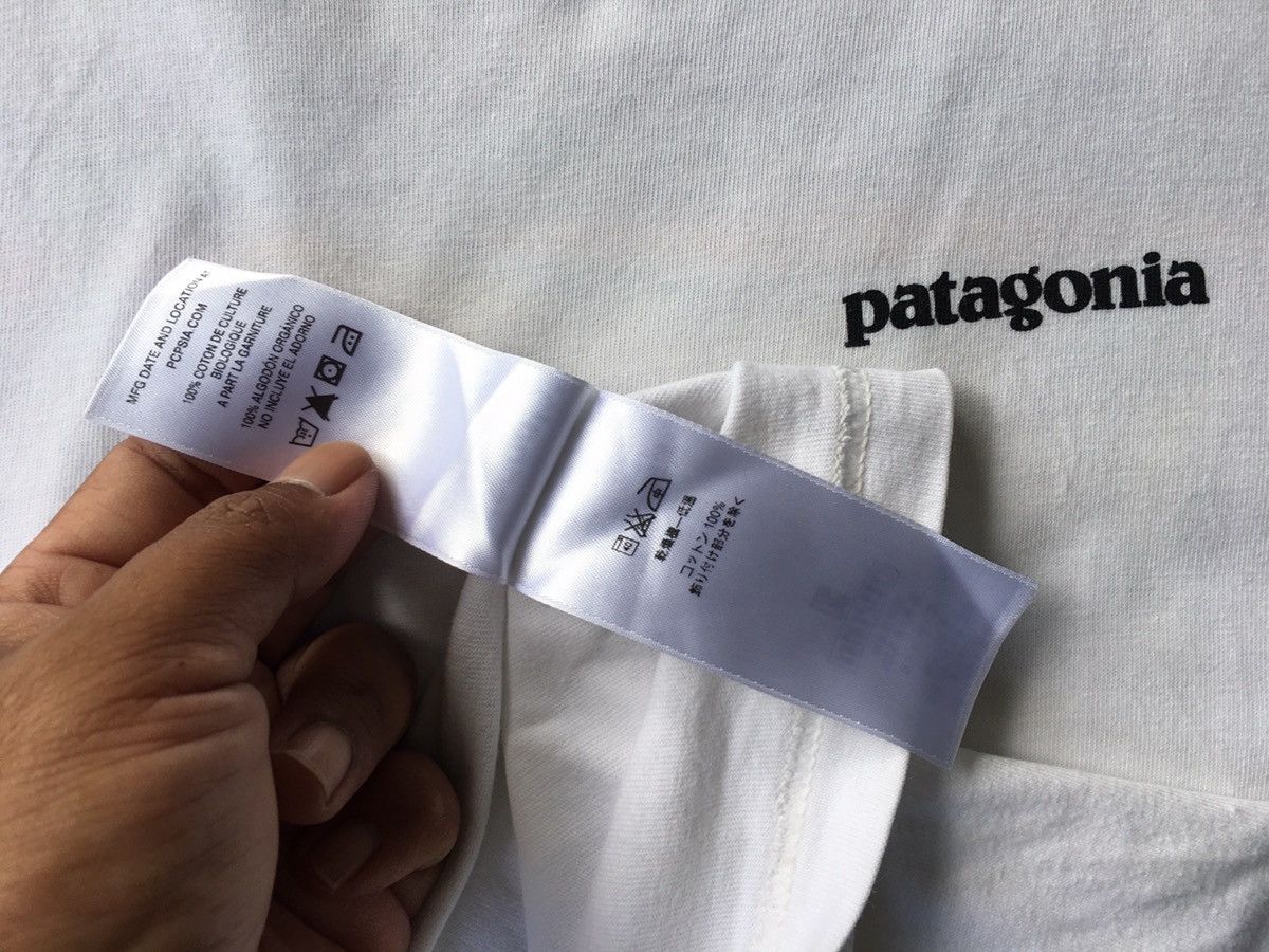 Patagonia Rare Vintage Patagonia Big Spellout Logo Tshirt Size US L / EU 52-54 / 3 - 16 Thumbnail