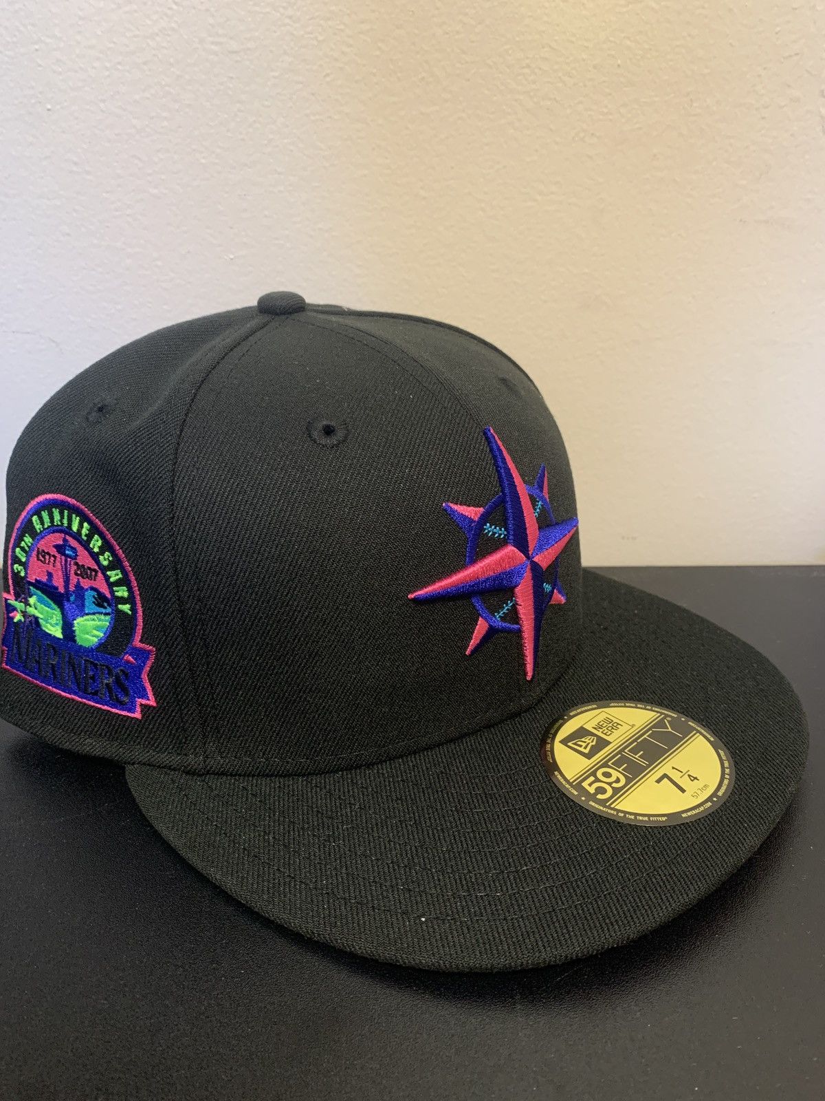 New Era Seattle Mariners Cyberpunks 30th Anniversary Patch Hat Club Exclusive 59FIFTY Fitted Hat Navy