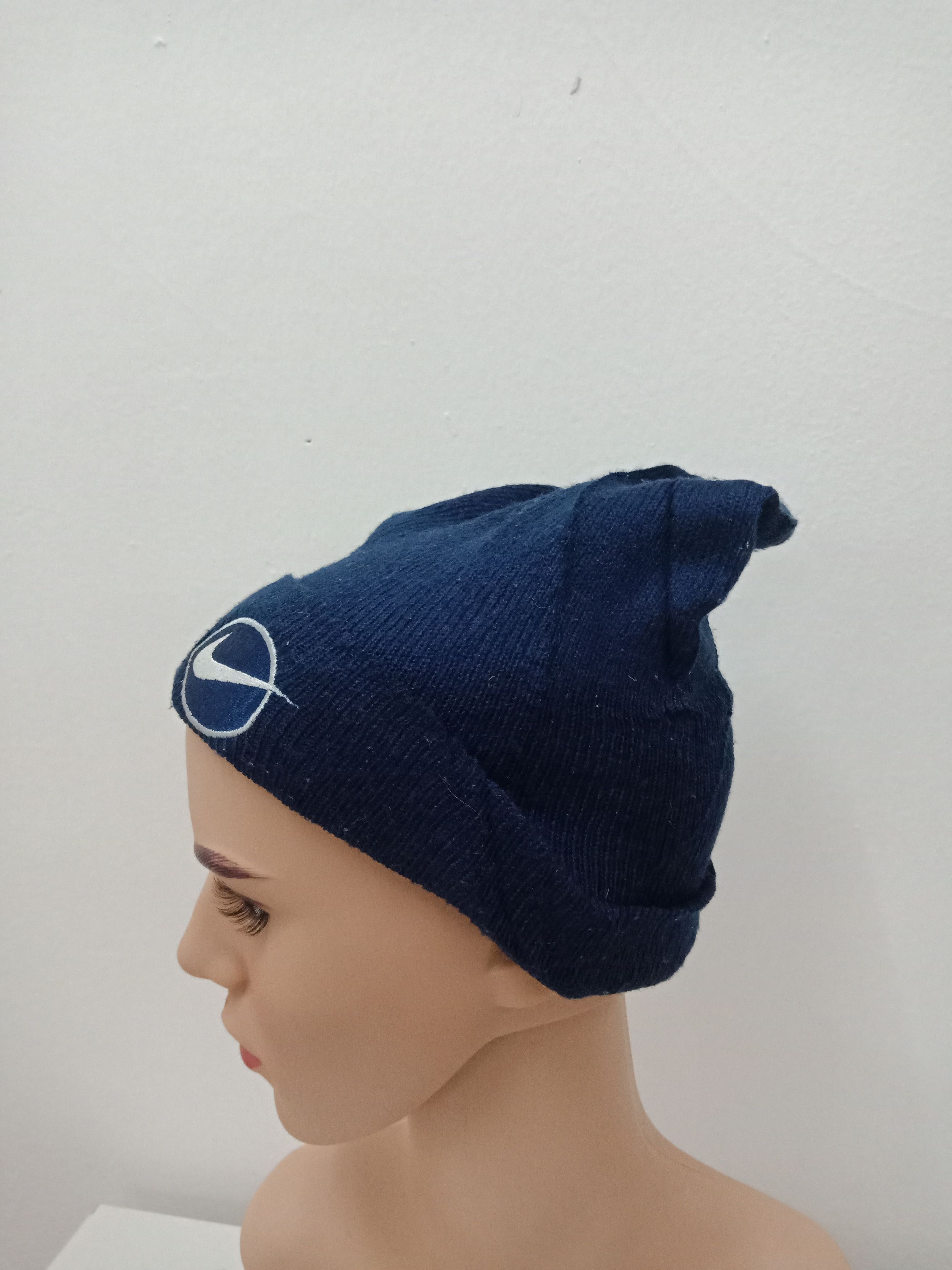 Nike Vintage Nike Swoosh Embroid Cuffed Beanie Size ONE SIZE - 1 Thumbnail