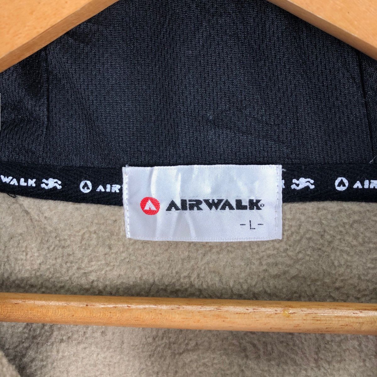 Airwalk Vintage Airwalk Fleece Hoodie Sweater Size US XL / EU 56 / 4 - 8 Thumbnail