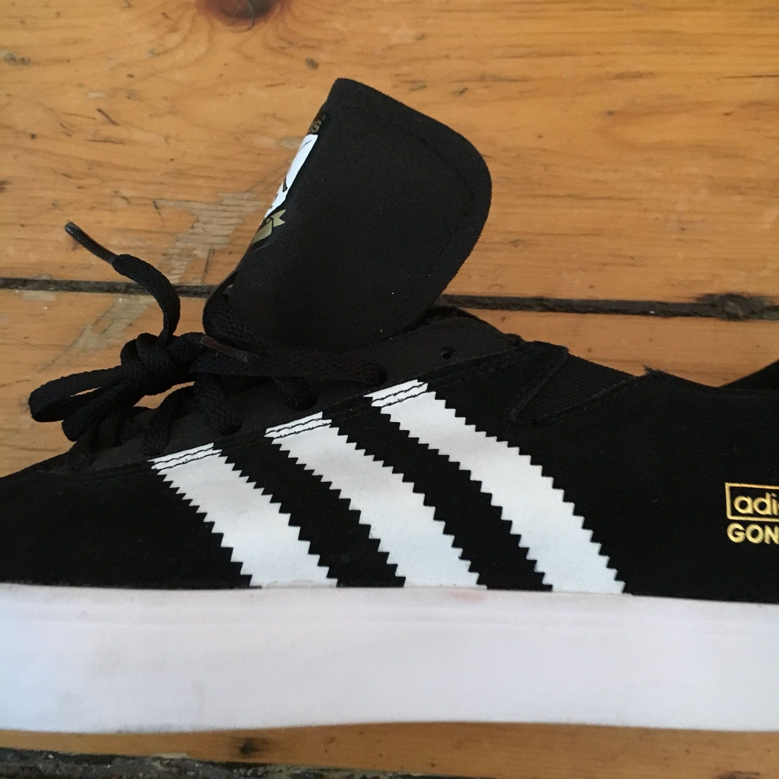 Adidas 🔥 VERY RARE NEW Mark Gonzales Skateboarding Size US 9 / EU 42 - 3 Thumbnail