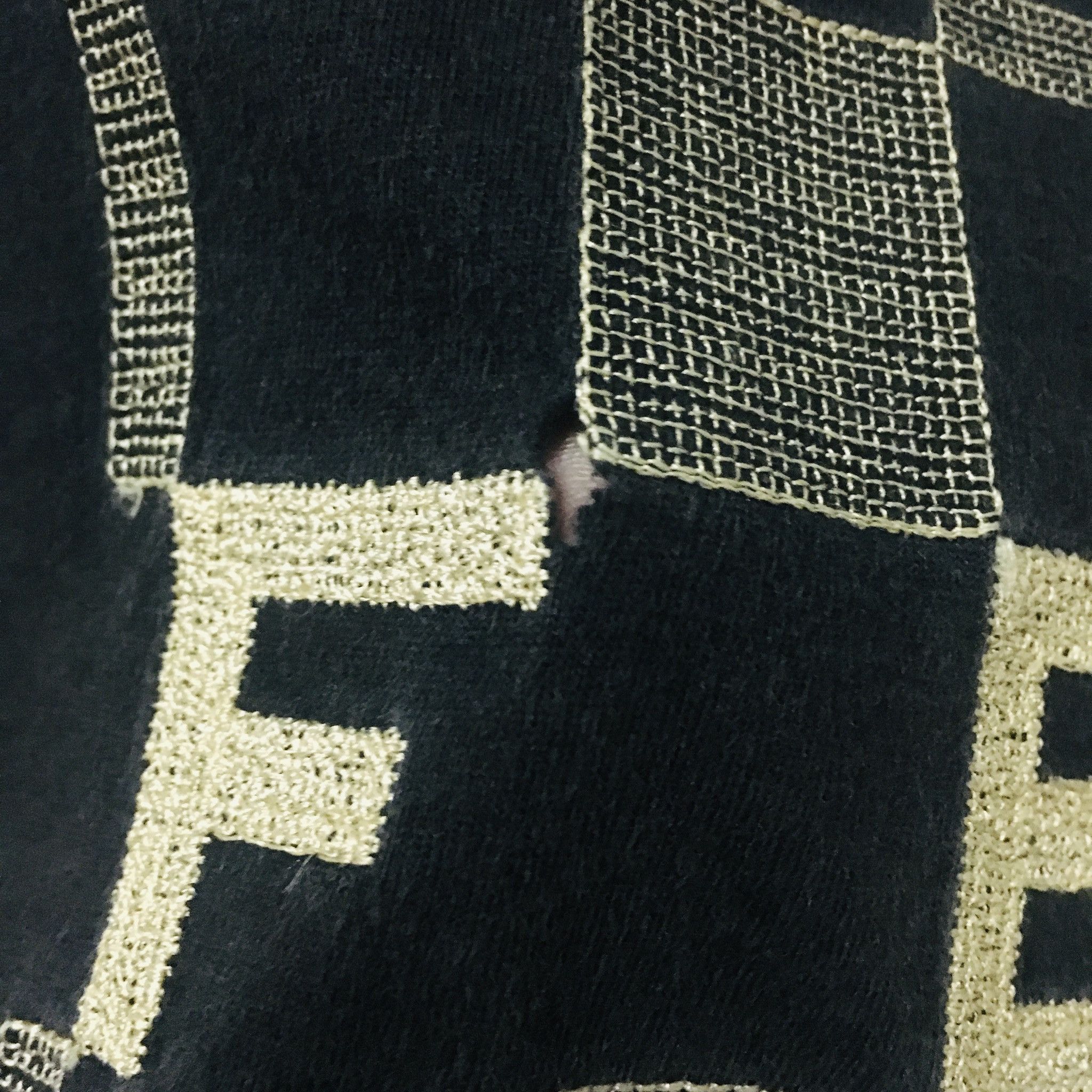 Fendi × Vintage FENDI Tee x VINTAGE 90s x Made In Italy Embroidery Logo Size US S / EU 44-46 / 1 - 4 Thumbnail