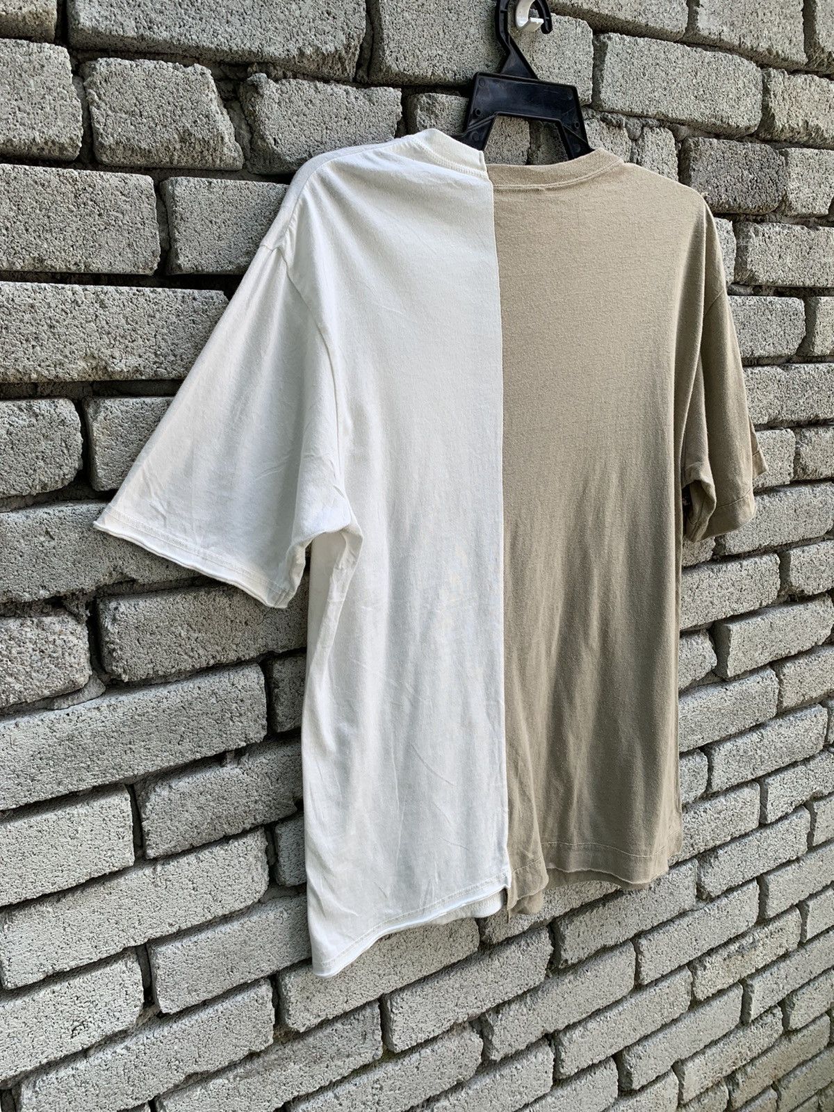 Designer × Japanese Brand Rare Design Single Pocket Todayful Half Grey&White T Shirt Size US L / EU 52-54 / 3 - 7 Thumbnail