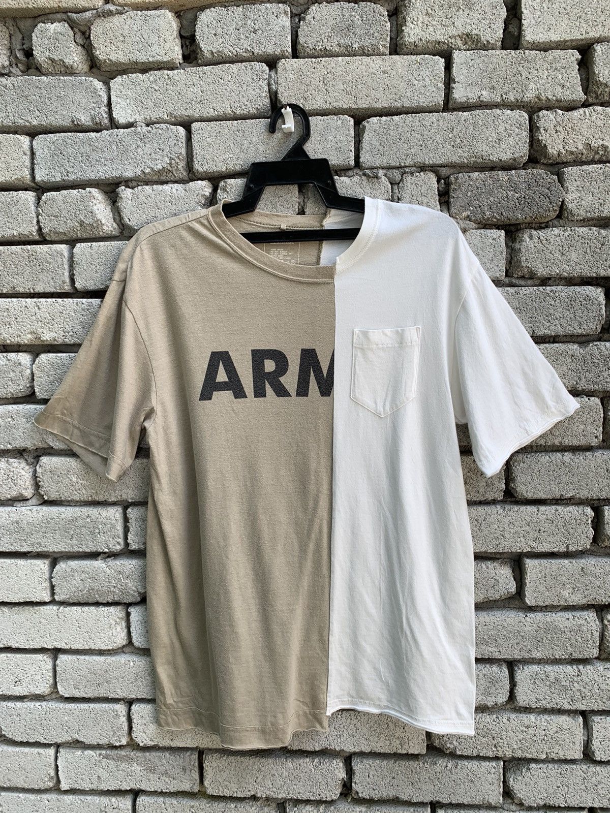 Designer × Japanese Brand Rare Design Single Pocket Todayful Half Grey&White T Shirt Size US L / EU 52-54 / 3 - 3 Thumbnail