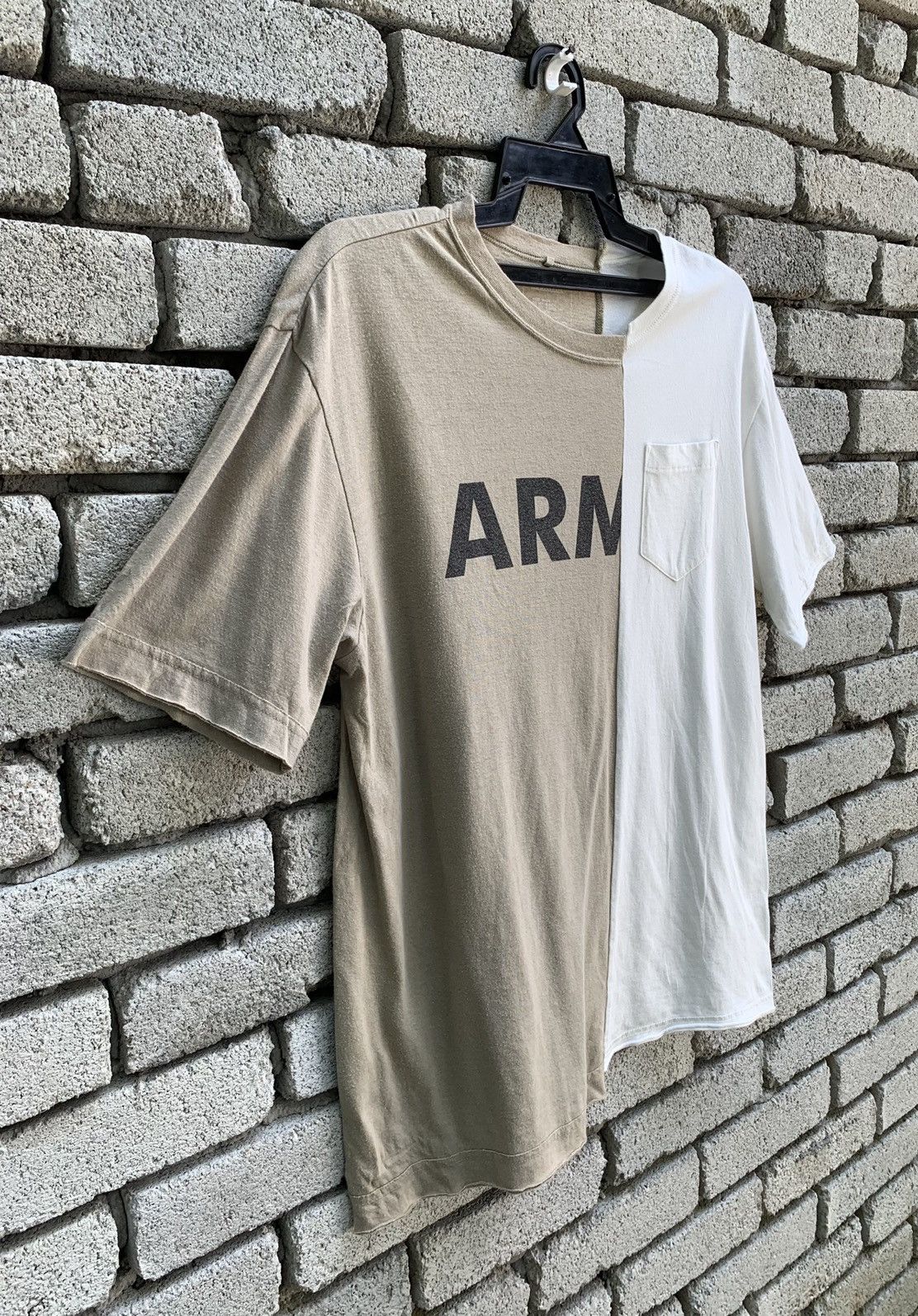 Designer × Japanese Brand Rare Design Single Pocket Todayful Half Grey&White T Shirt Size US L / EU 52-54 / 3 - 4 Thumbnail