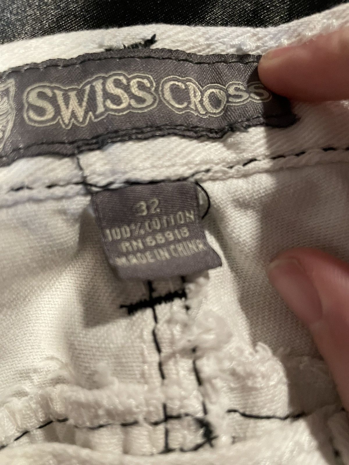Vintage White Swiss Cross jorts Thick Stitch Size US 32 / EU 48 - 4 Thumbnail