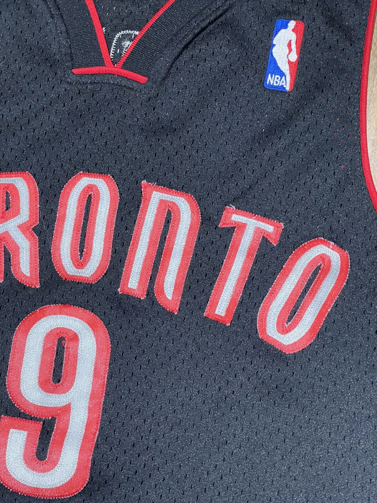 Adidas Vintage Toronto Raptors Jersey Size US M / EU 48-50 / 2 - 6 Thumbnail