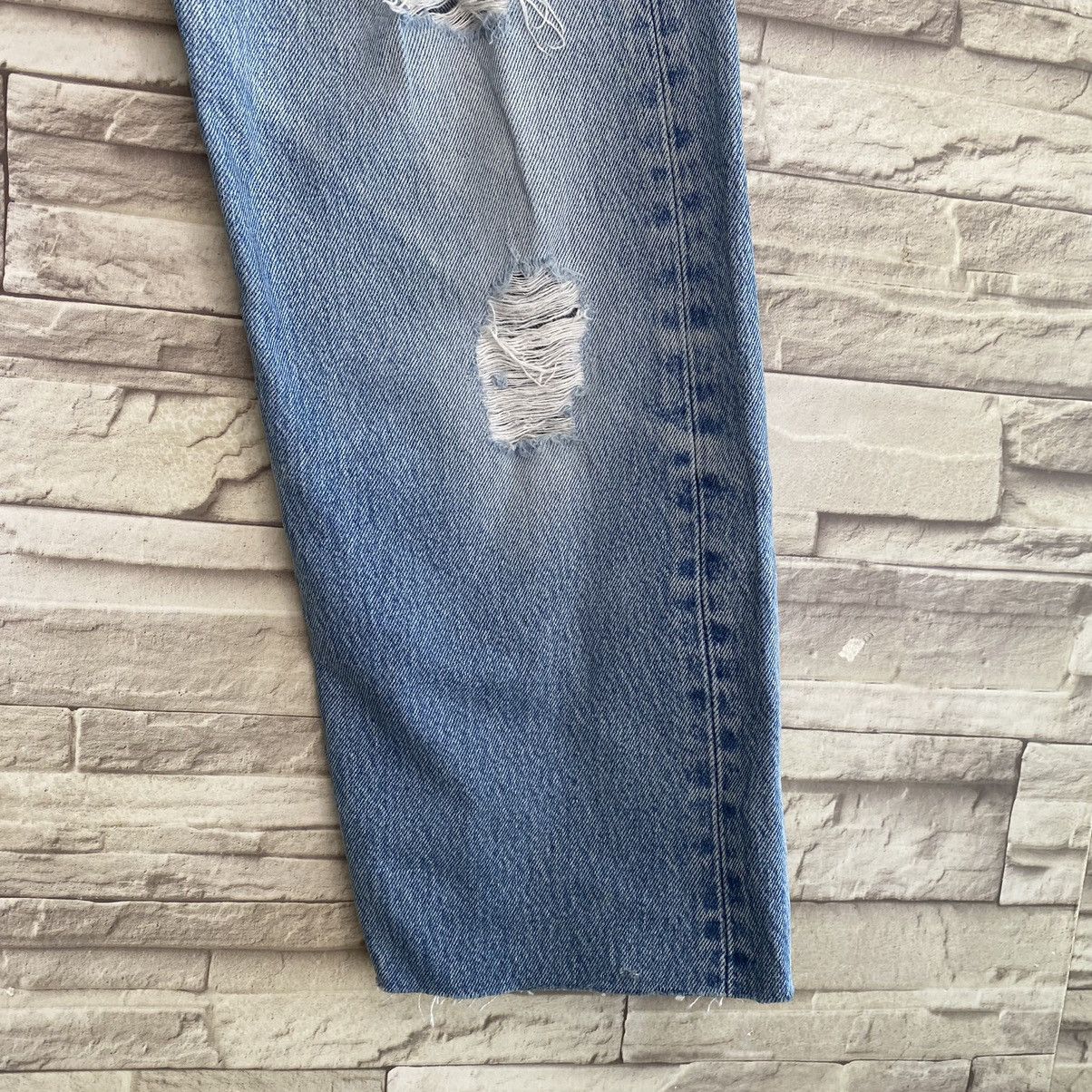 Levi's Vintage Levis 501 Distressed Lightwash Cropped Size US 30 / EU 46 - 8 Thumbnail