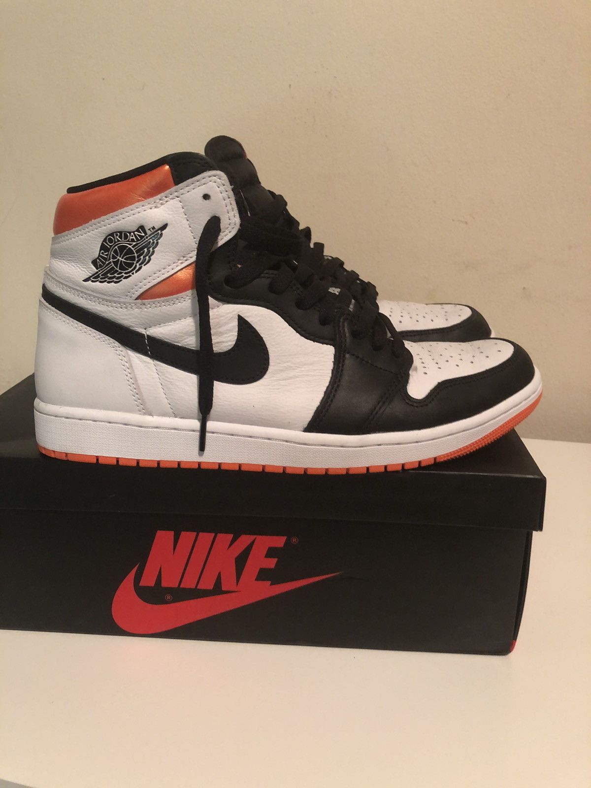 Jordan Brand Air Jordan 1 Electro Orange Size US 10.5 / EU 43-44 - 5 Thumbnail