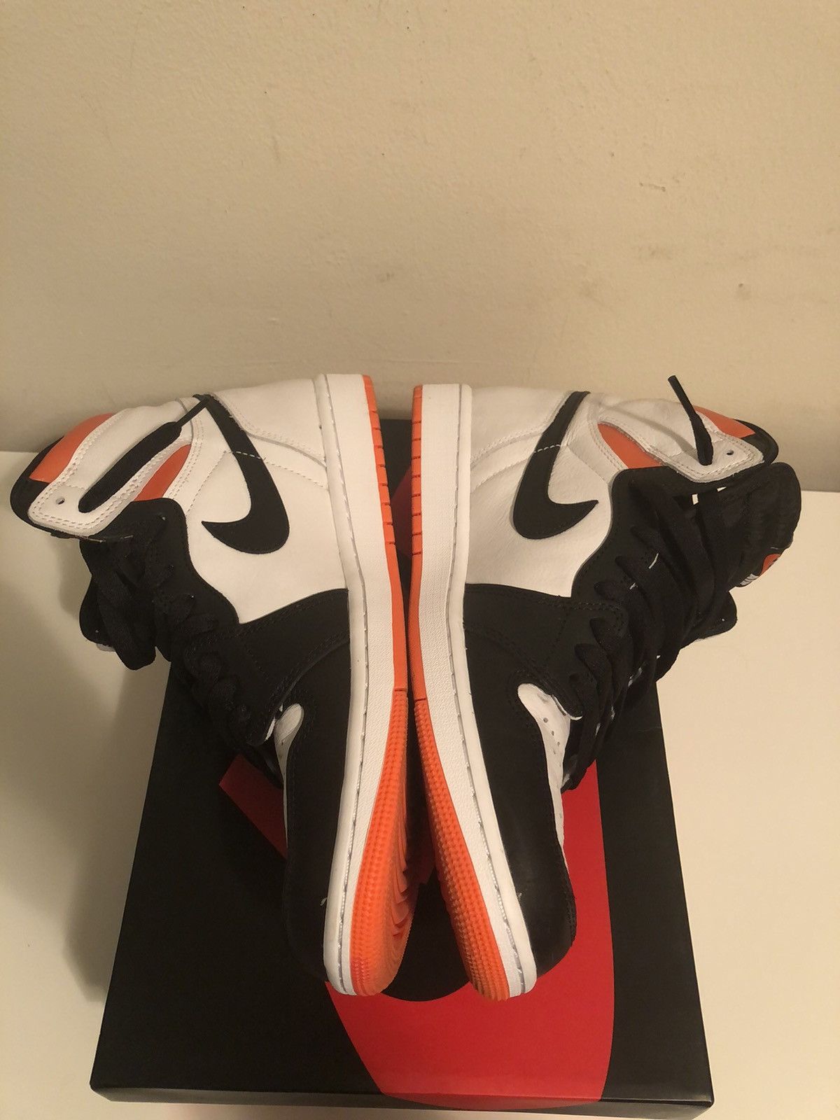 Jordan Brand Air Jordan 1 Electro Orange Size US 10.5 / EU 43-44 - 10 Thumbnail