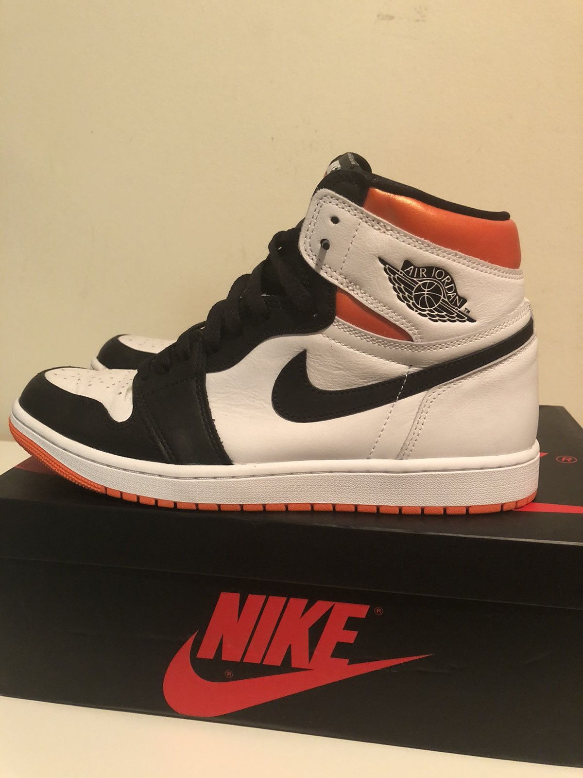 Jordan Brand Air Jordan 1 Electro Orange Size US 10.5 / EU 43-44 - 9 Thumbnail