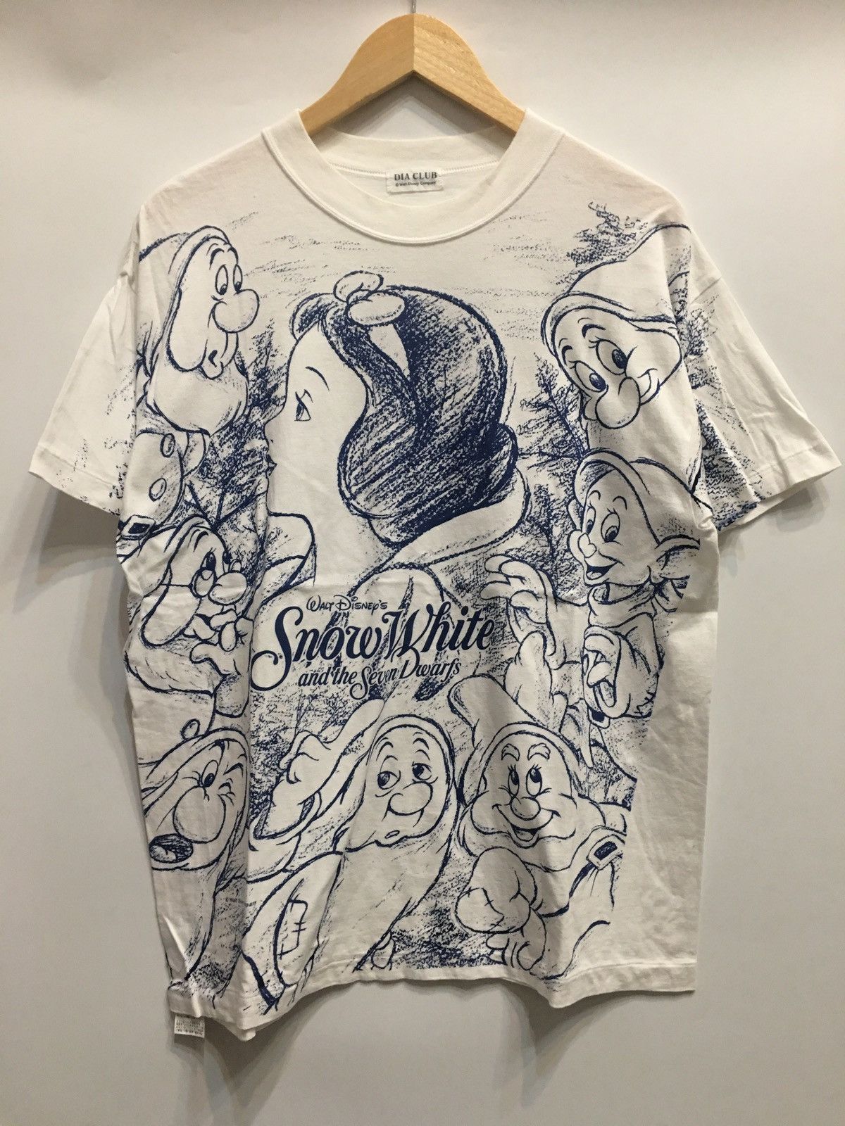 Vintage offers 90's Snow White Disney store shirt lg