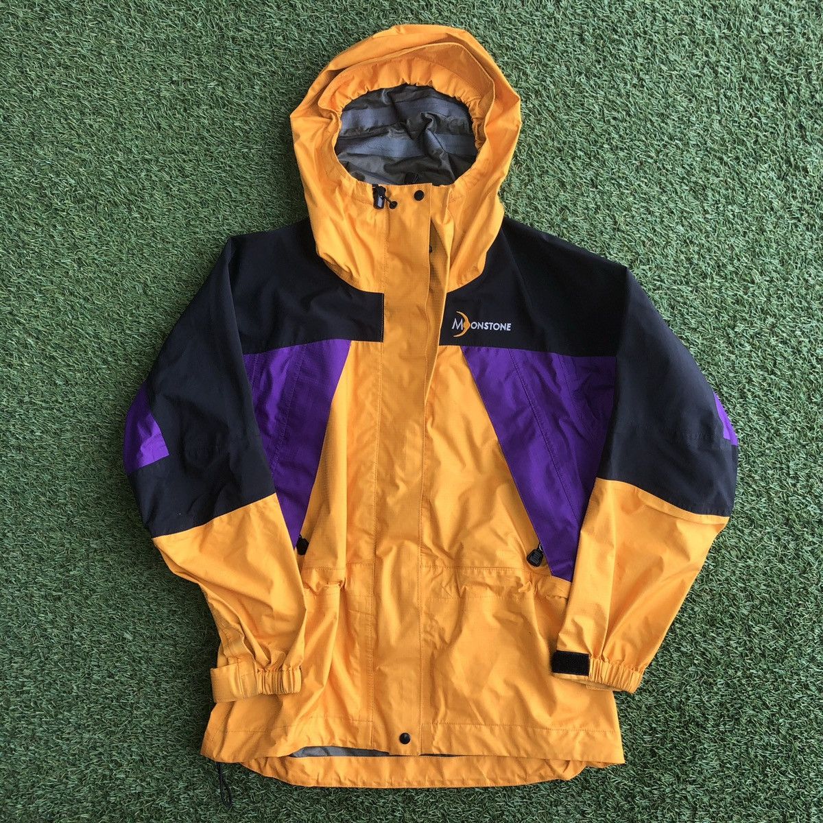 Vintage Vintage 90's Gore-Tex Moonstone jacket | Grailed