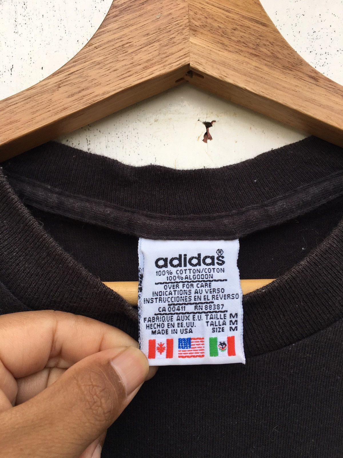 Adidas Rare Vintage Adidas Big Logo Tshirt Size US M / EU 48-50 / 2 - 6 Thumbnail