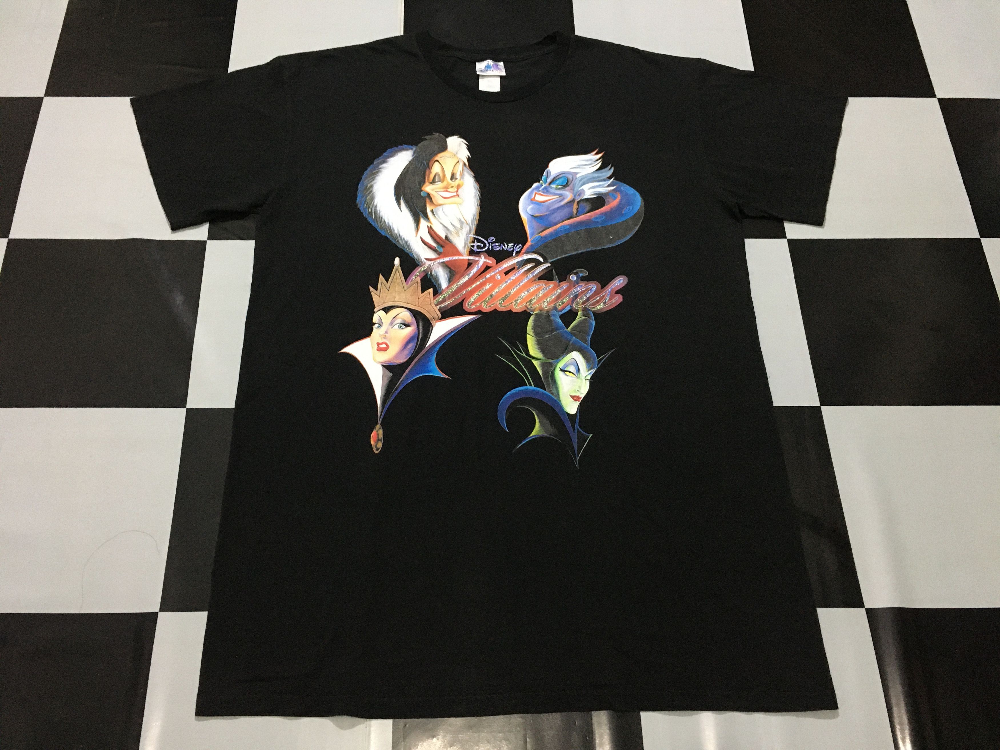 Vintage RARE 2024 Disney Villains Shirt SZ L/XL Wicked Queen Snow White Malificent