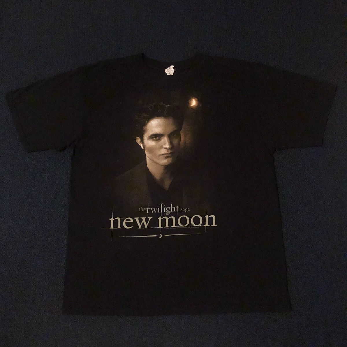 Vintage Vintage Y2K Twilight New Moon Edward Movie Promo Graphic Tee Size US XL / EU 56 / 4 - 3 Thumbnail