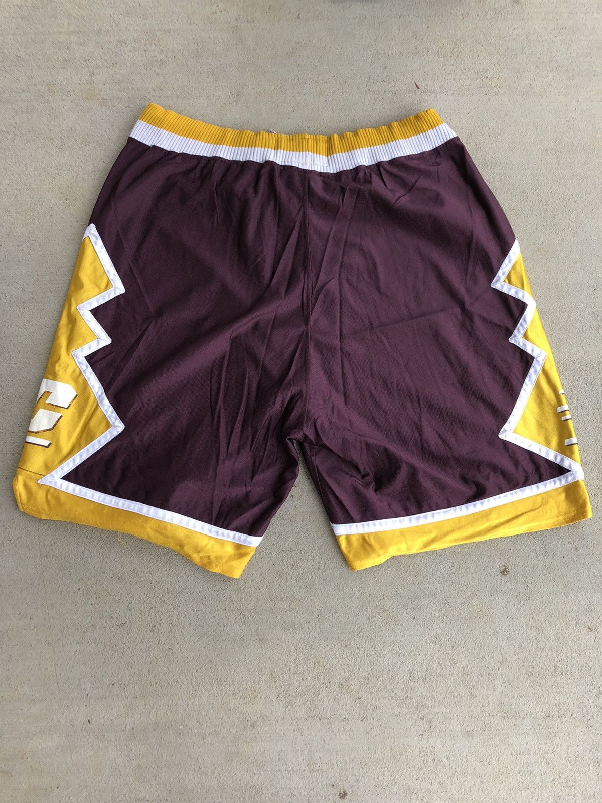 Vintage VTG Central Michigan Shorts Size US 44 / EU 60 - 3 Thumbnail