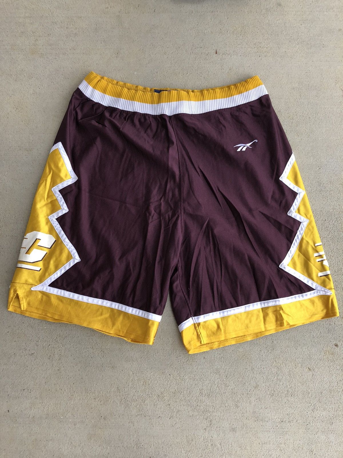 Vintage VTG Central Michigan Shorts Size US 44 / EU 60 - 1 Thumbnail
