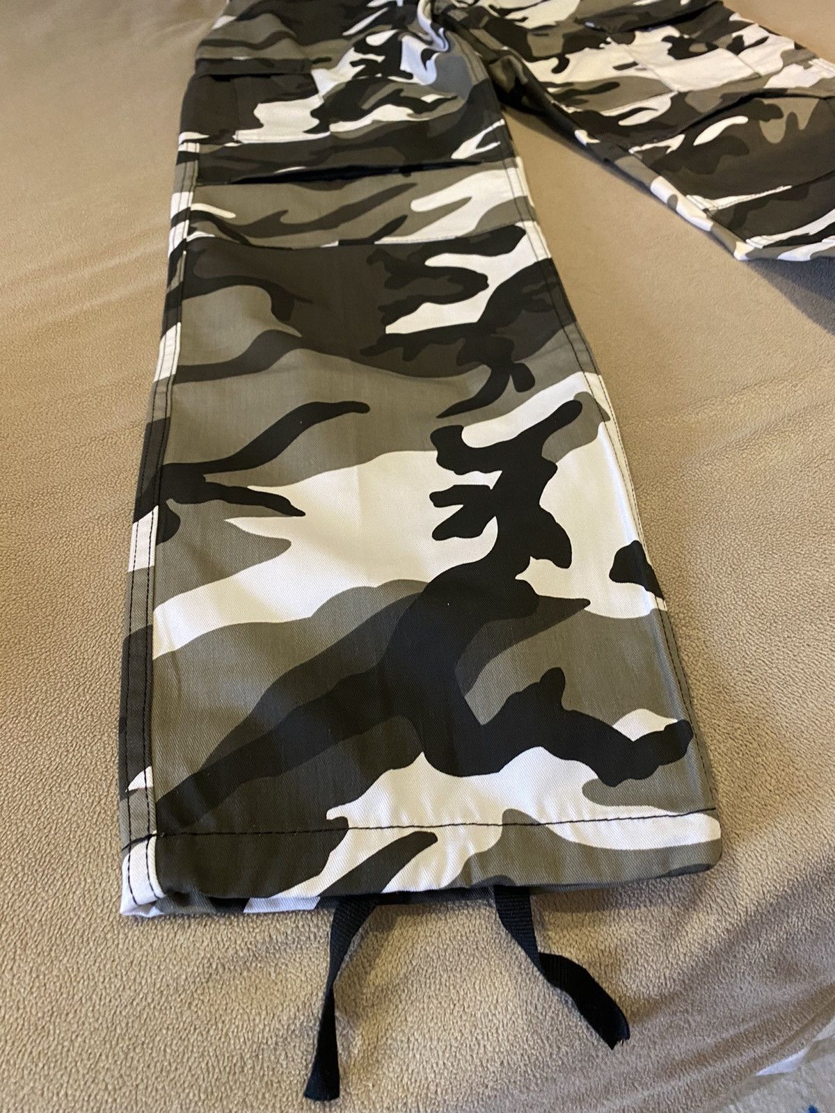 Other Camo Black and white pants size 27 Size US 27 - 4 Thumbnail