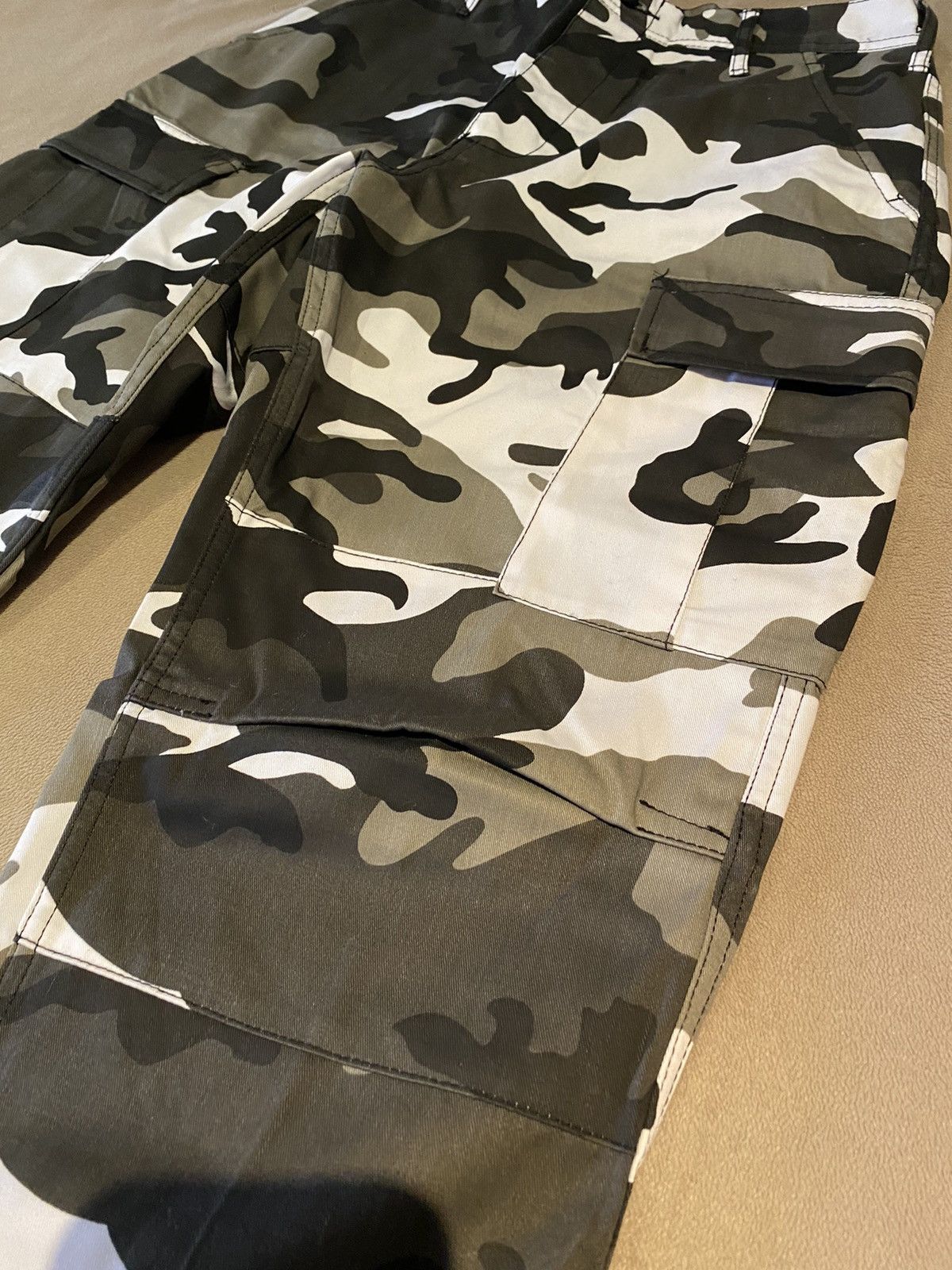 Other Camo Black and white pants size 27 Size US 27 - 3 Thumbnail