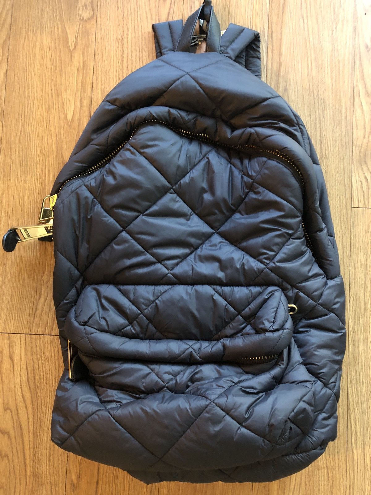 H&m moschino best sale oversized backpack