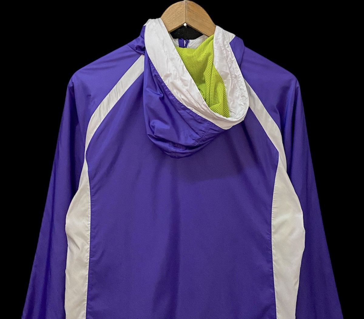 Nike VINTAGE NIKE SPORTWEAR RARE PURPLE NYLON JACKET HOODIE Size US S / EU 44-46 / 1 - 3 Thumbnail