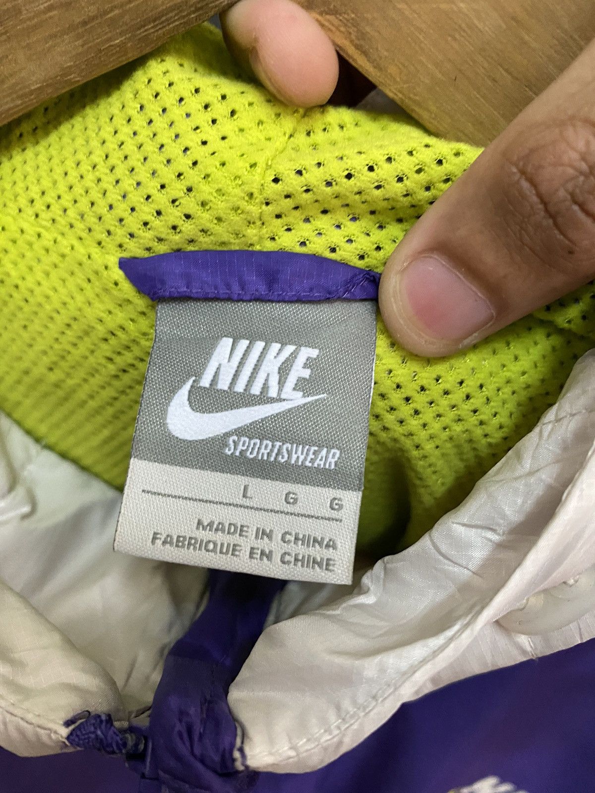 Nike VINTAGE NIKE SPORTWEAR RARE PURPLE NYLON JACKET HOODIE Size US S / EU 44-46 / 1 - 9 Thumbnail