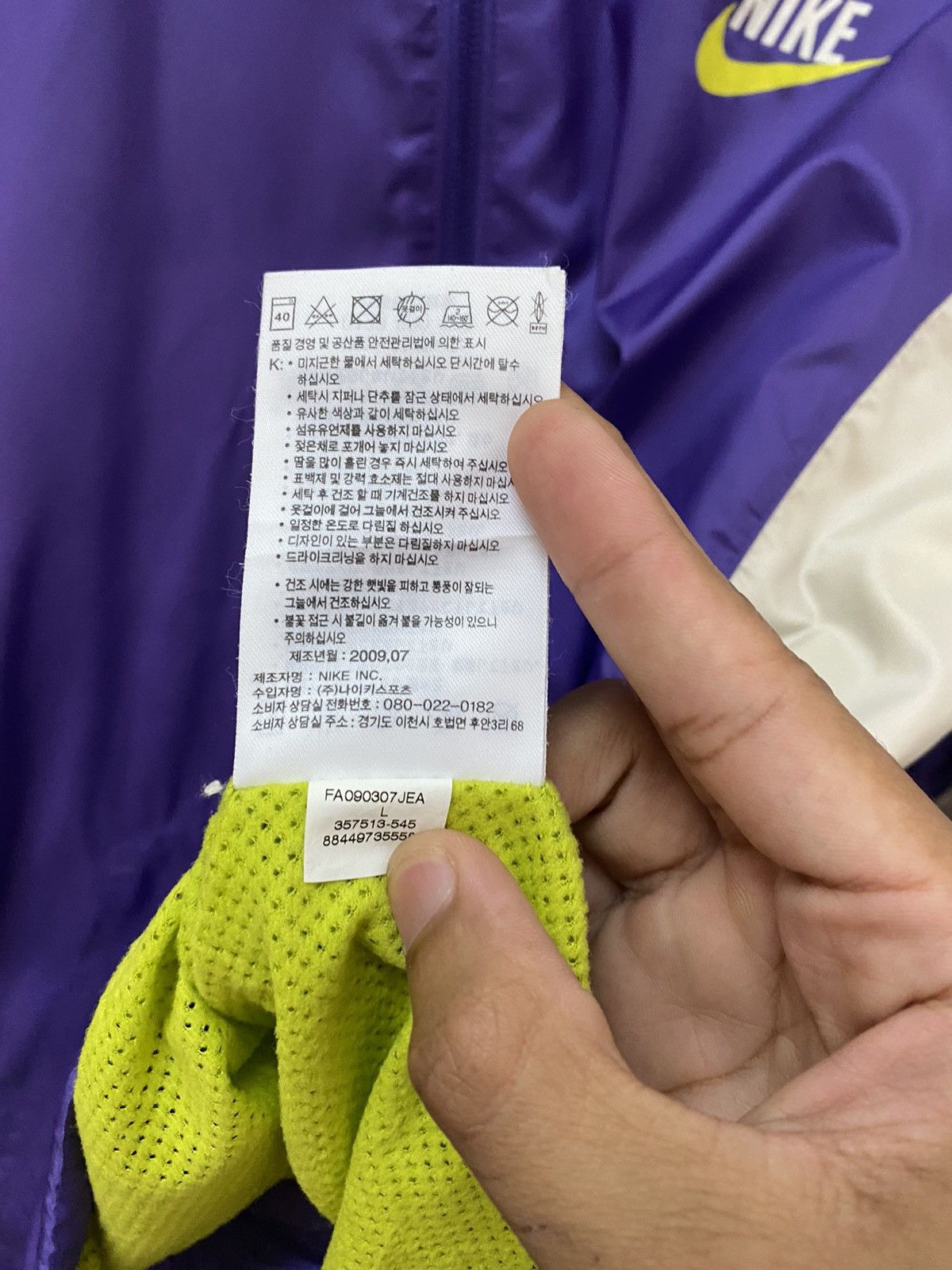 Nike VINTAGE NIKE SPORTWEAR RARE PURPLE NYLON JACKET HOODIE Size US S / EU 44-46 / 1 - 12 Thumbnail