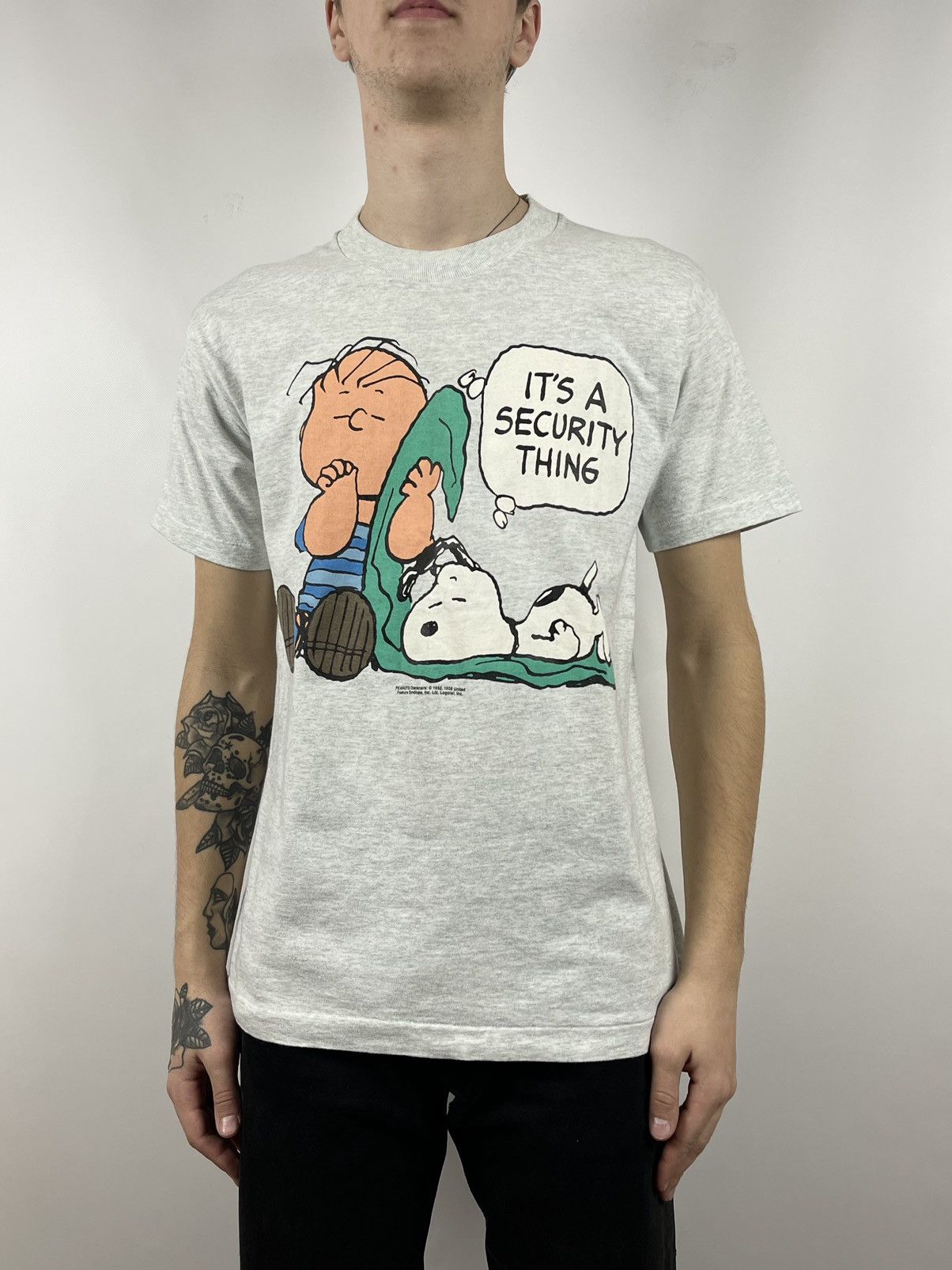 Cartoon Network 1971 Vintage Peanuts Snoopy “Its A Security Thing” T-Shirt Size US M / EU 48-50 / 2 - 2 Thumbnail
