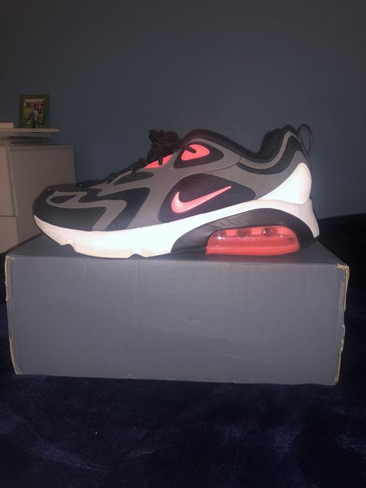 nike 200 red black