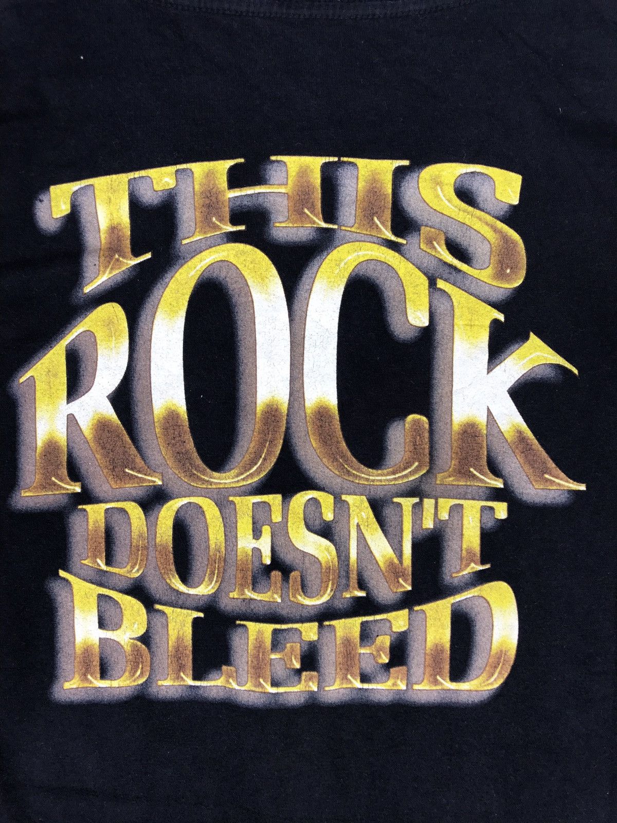 Vintage vintage 90s the rock this rock doesn’t bleed t-shirts Size US XL / EU 56 / 4 - 6 Thumbnail