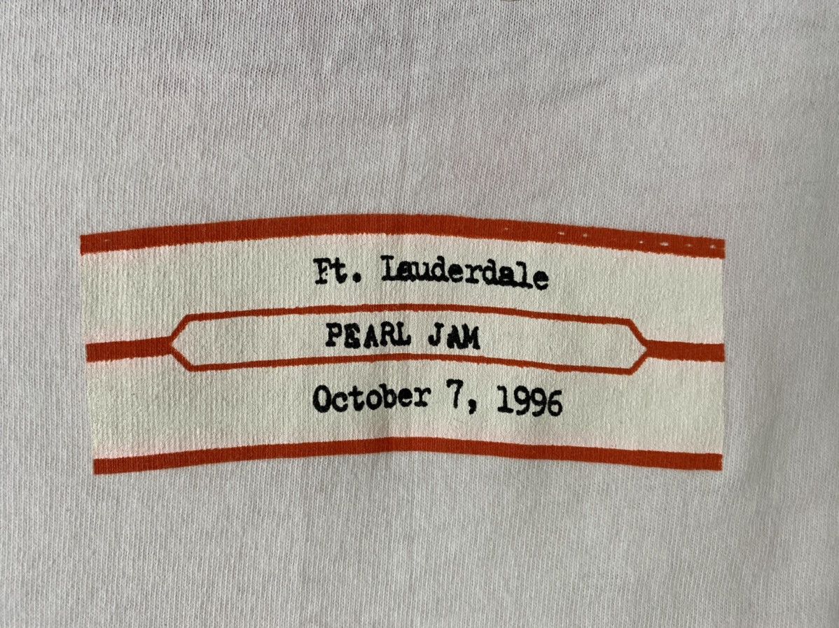 Band Tees vintage 1996 PEARL JAM artwork tour grunge rare t-shirts Size US L / EU 52-54 / 3 - 5 Thumbnail