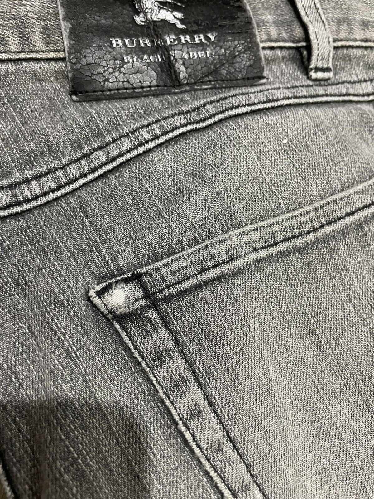 Burberry Distressed Burberry Black Label Thrashed Inner Pocket Jeans Size US 31 - 14 Thumbnail
