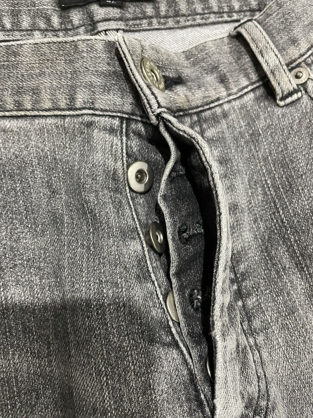 Burberry Distressed Burberry Black Label Thrashed Inner Pocket Jeans Size US 31 - 13 Thumbnail