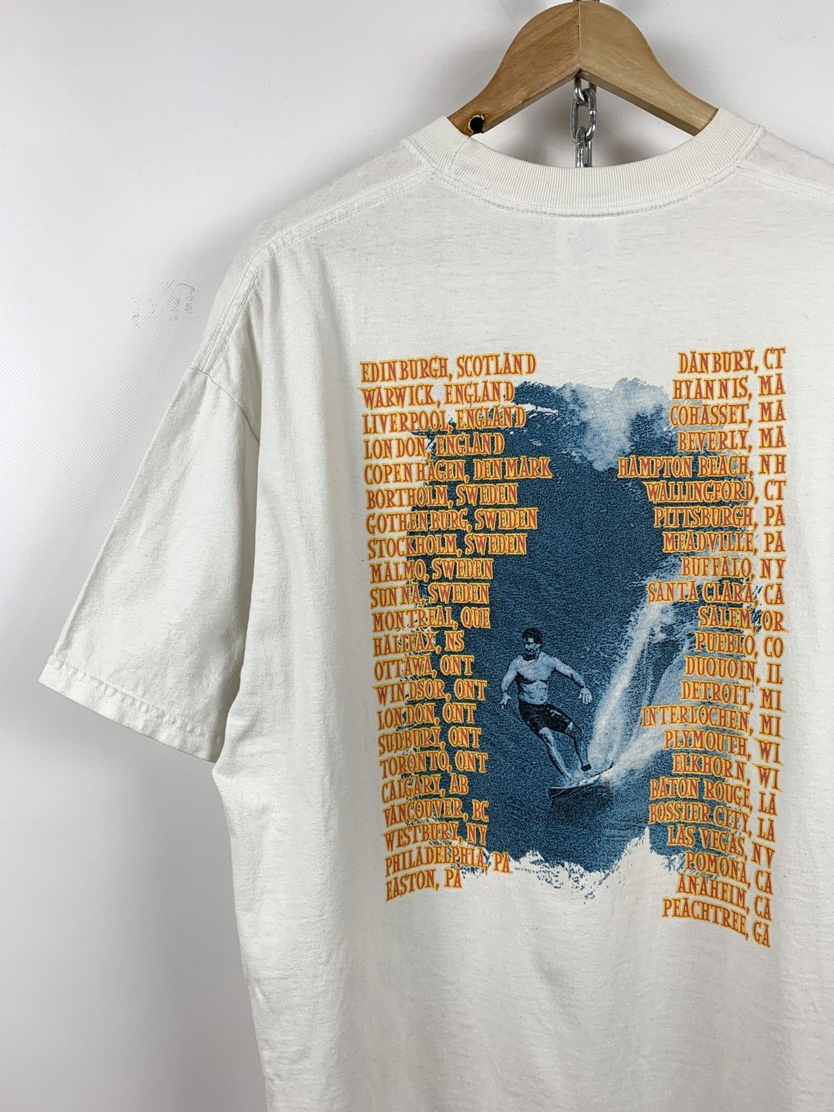 Band Tees 2001 Vintage The Beach Boys Surfin' Safari Tour T-Shirt Size US XL / EU 56 / 4 - 6 Thumbnail