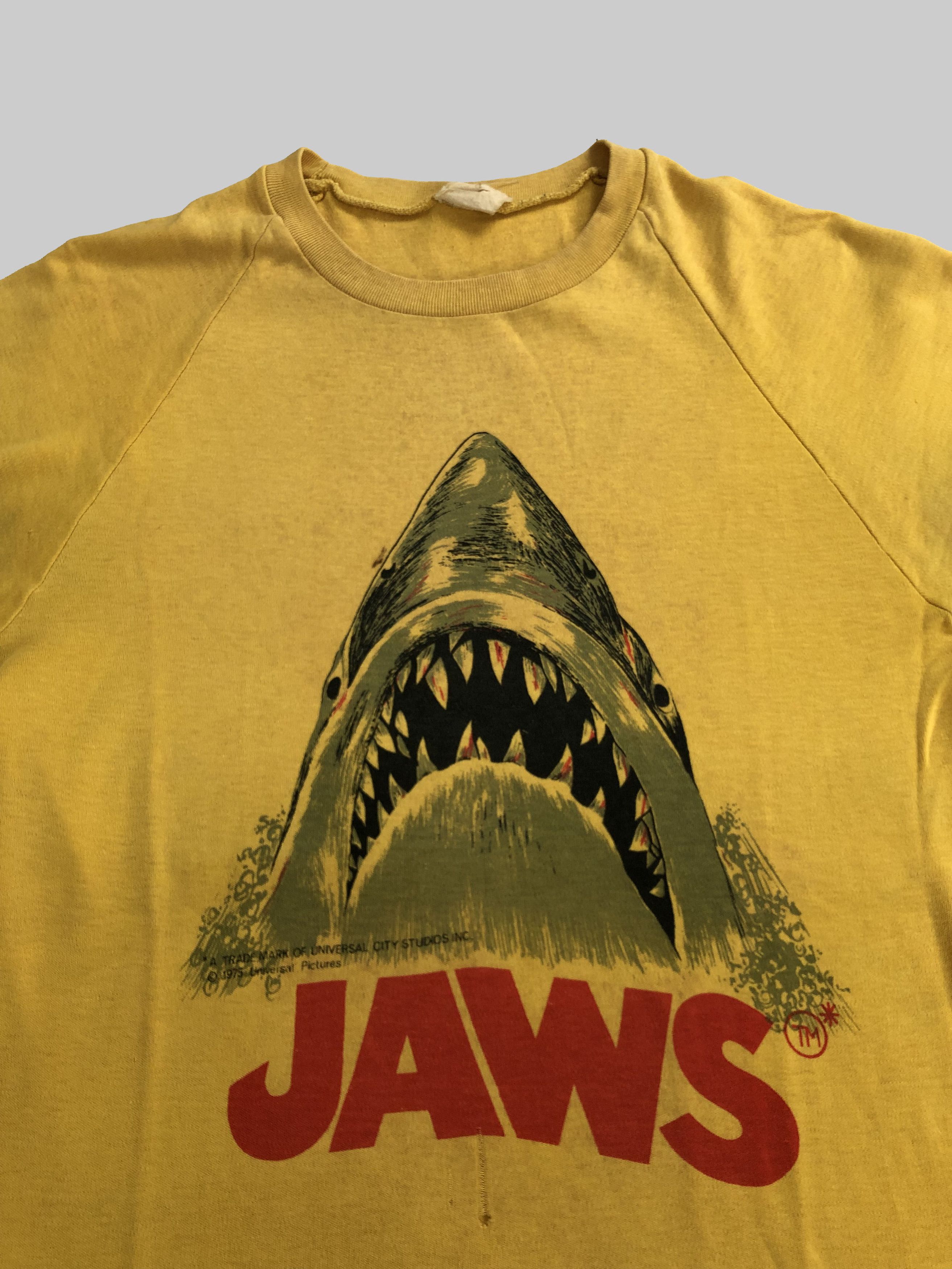 Universal Studios Vintage 1975 Jaws (Indiana Jones Jurassic Park Star Wars) Size US S / EU 44-46 / 1 - 2 Thumbnail