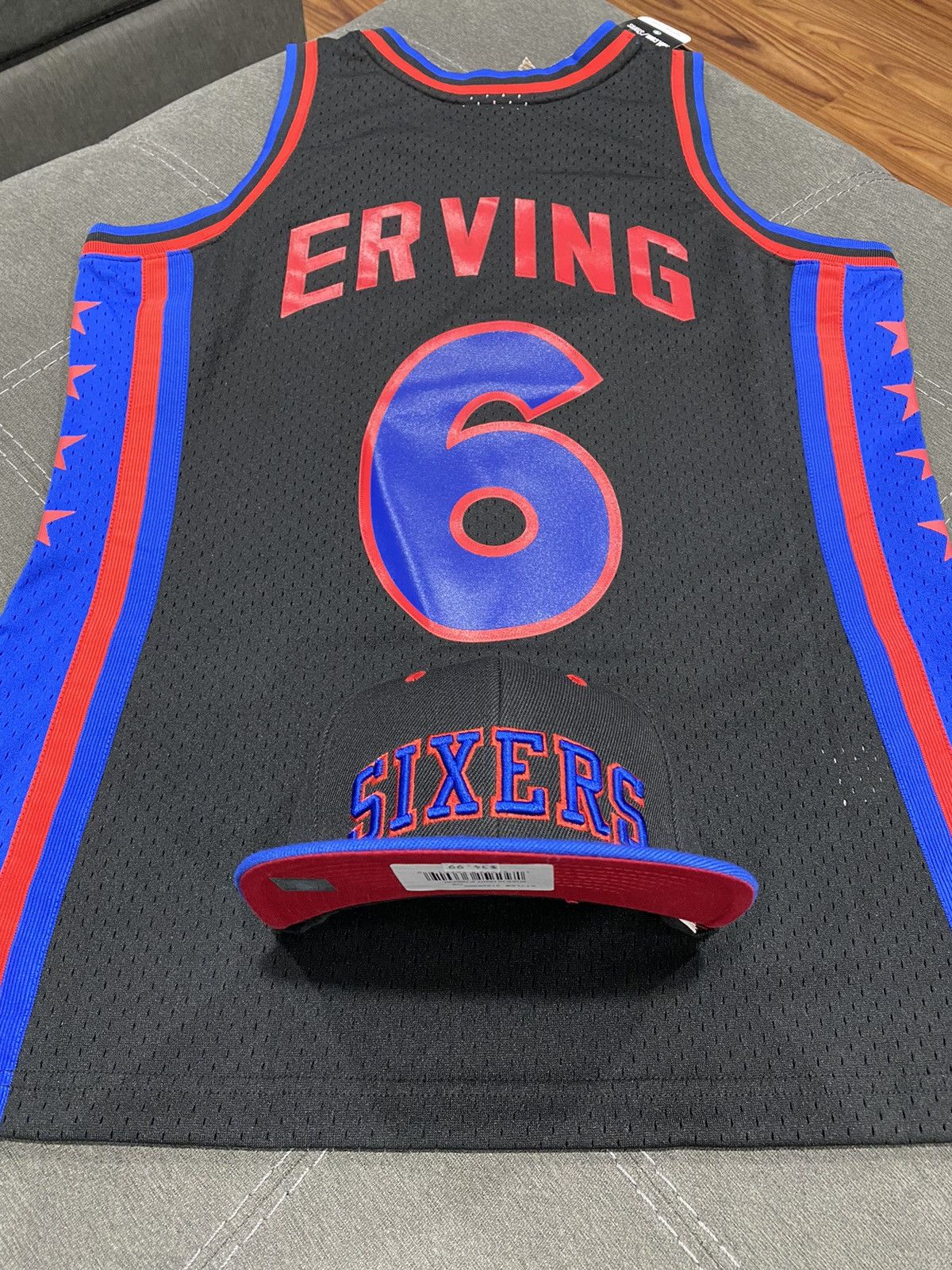 Mitchell & Ness Julius Erving - 76ers ‘76-‘77 Jersey + SnapBack Size US M / EU 48-50 / 2 - 6 Thumbnail