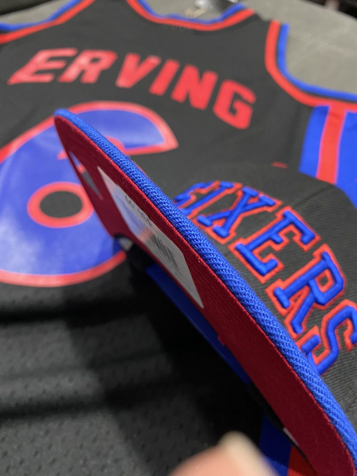 Mitchell & Ness Julius Erving - 76ers ‘76-‘77 Jersey + SnapBack Size US M / EU 48-50 / 2 - 8 Thumbnail