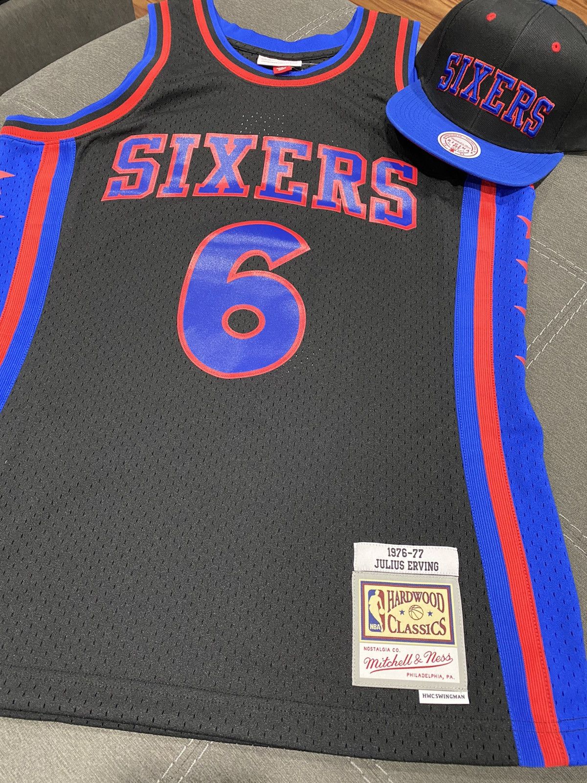 Mitchell & Ness Julius Erving - 76ers ‘76-‘77 Jersey + SnapBack Size US M / EU 48-50 / 2 - 1 Thumbnail