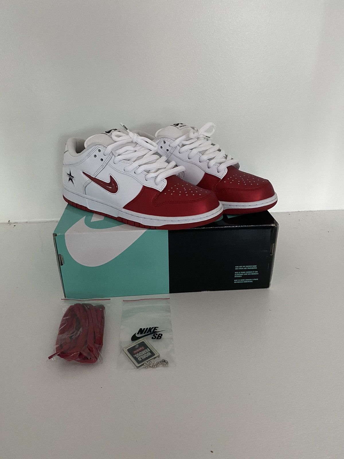 Supreme SB Dunk Low Red White