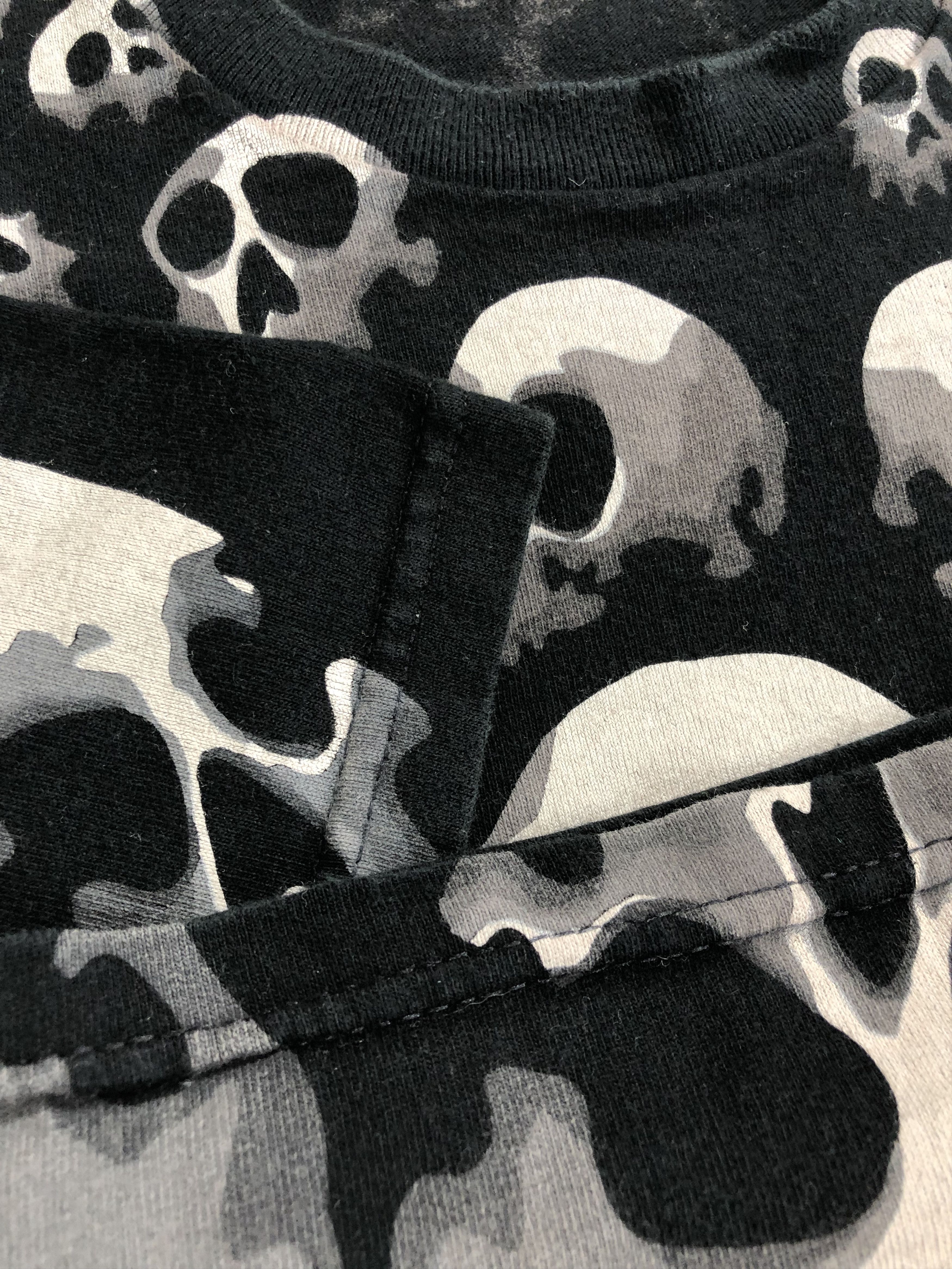 Liquid Blue Vintage 1992 Liquid Blue Travis Scott Skulls All Over Print Size US L / EU 52-54 / 3 - 10 Thumbnail