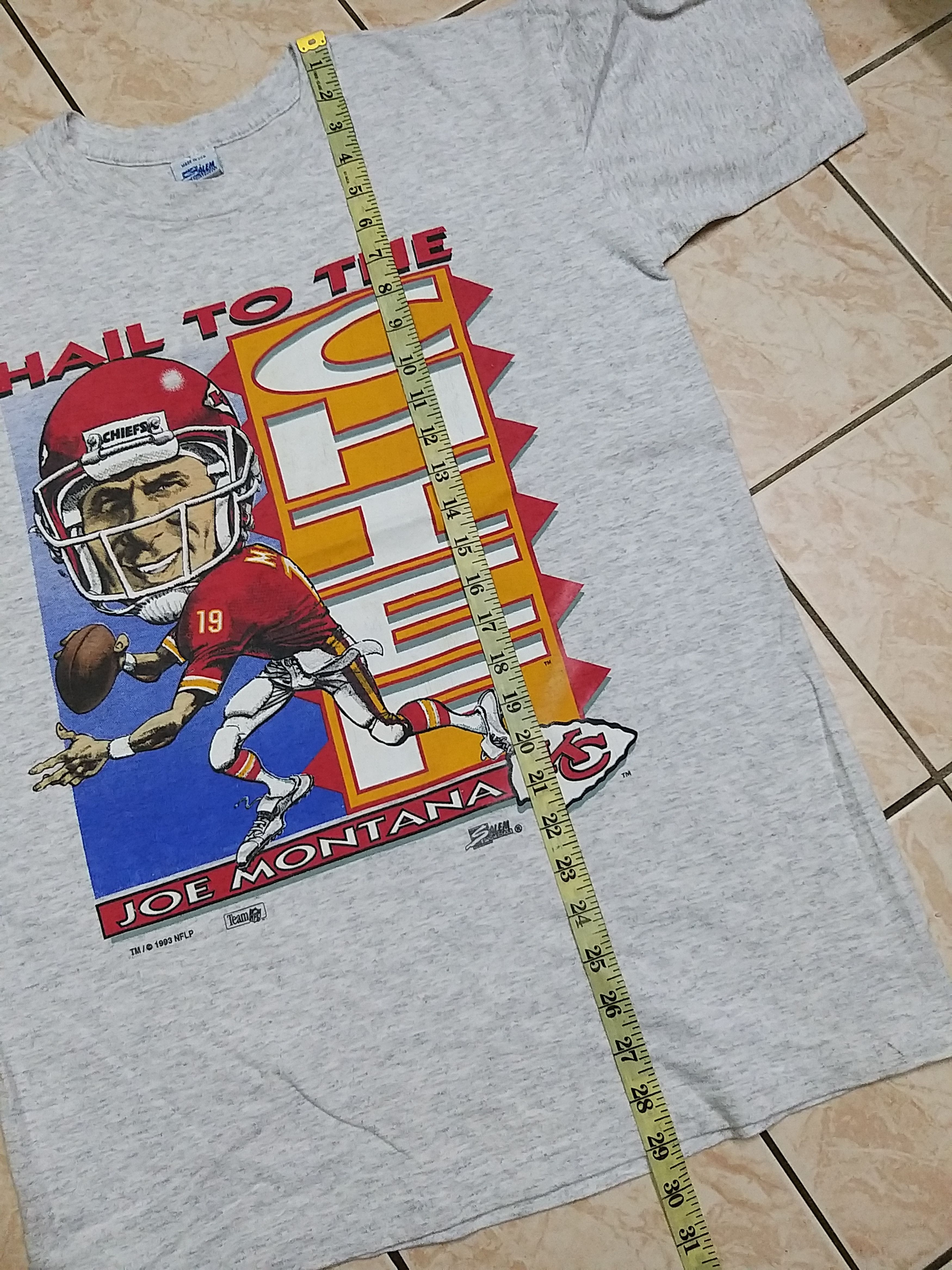 NFL VINTAGE 90'S JOE MONTANA CHIEFS NFL 1993 T SHIRT Size US L / EU 52-54 / 3 - 7 Thumbnail
