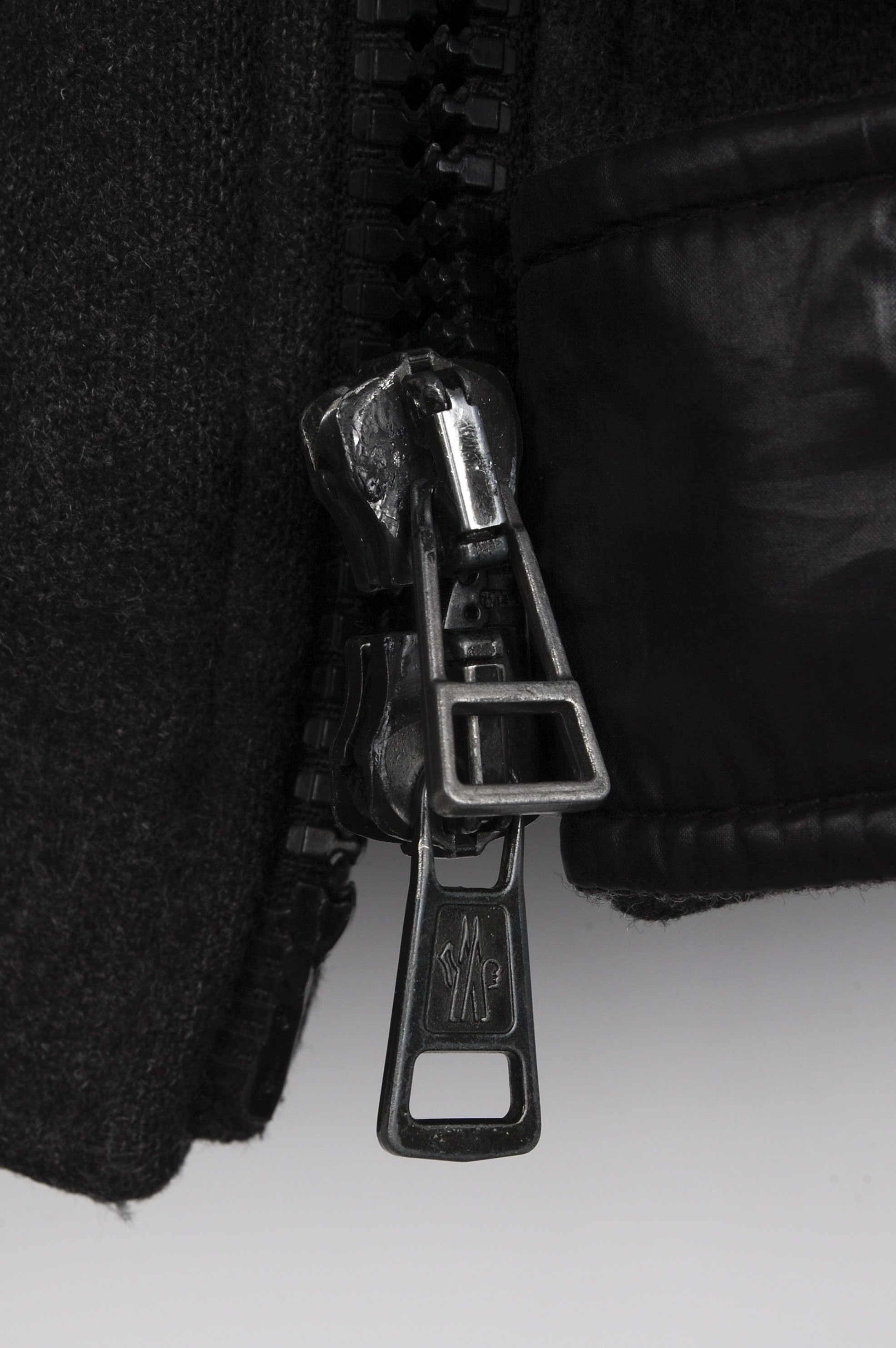 Moncler Moncler Springfield Black Jacket Hidden Hood in size 3 (L) Size US L / EU 52-54 / 3 - 16 Thumbnail