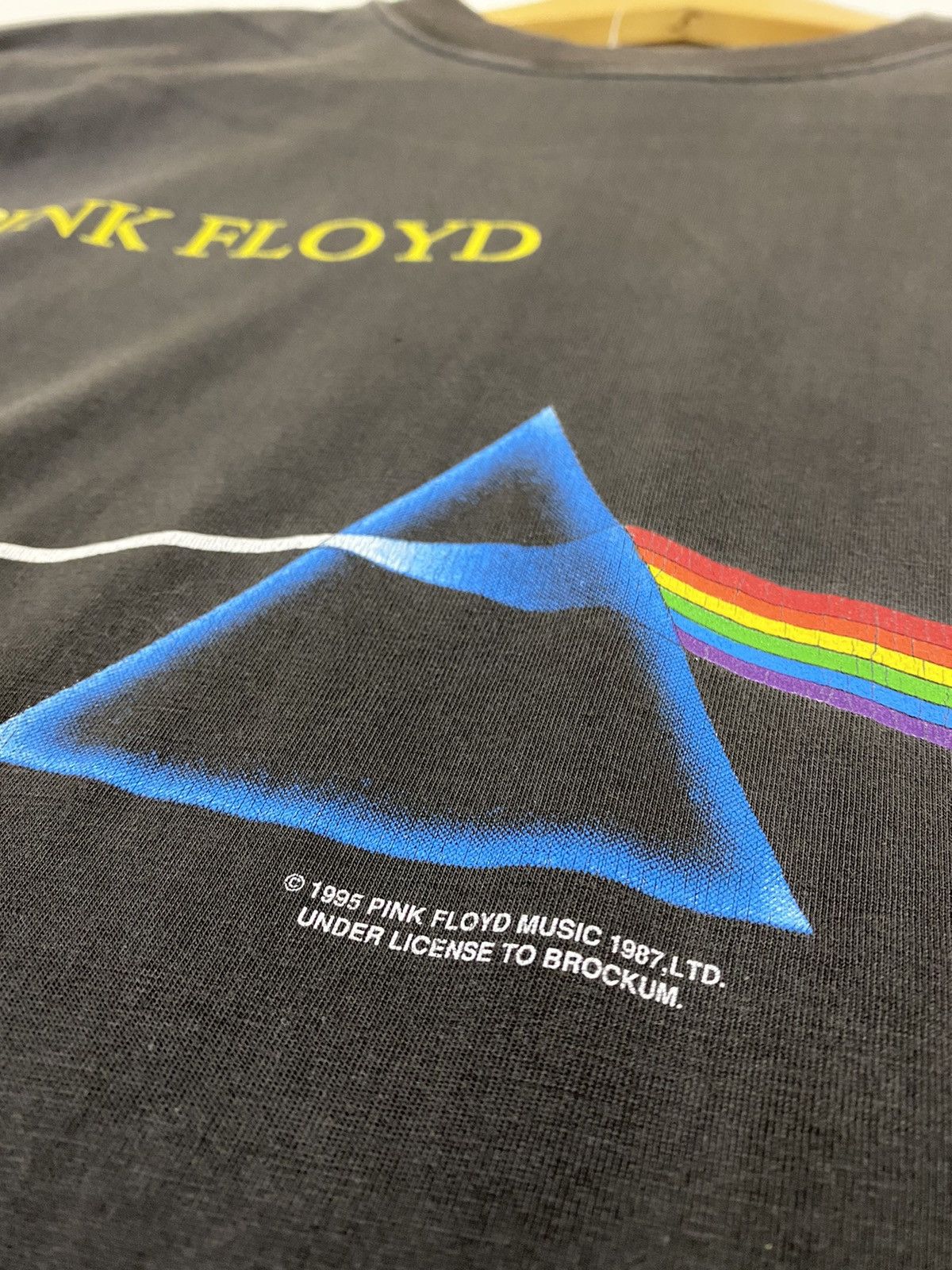 Band Tees vintage 1995 PINk FLOYD the dark side of the moon t-shirts Size US L / EU 52-54 / 3 - 4 Thumbnail