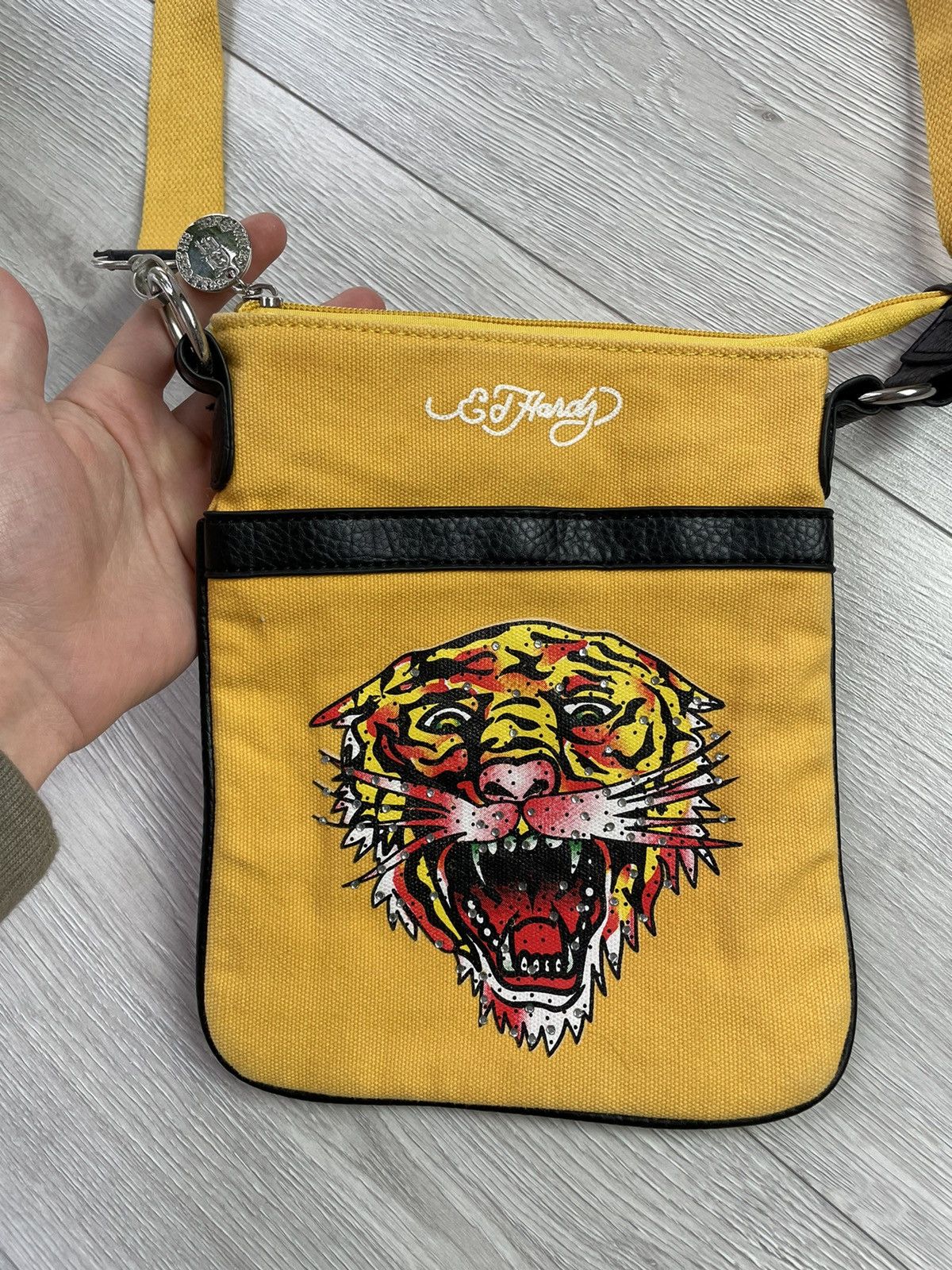 Ed Hardy × Vintage 🌟RARE VINTAGE ED HARDY MESSENGER / SHOULDER BAG 🔥 Size ONE SIZE - 2 Thumbnail