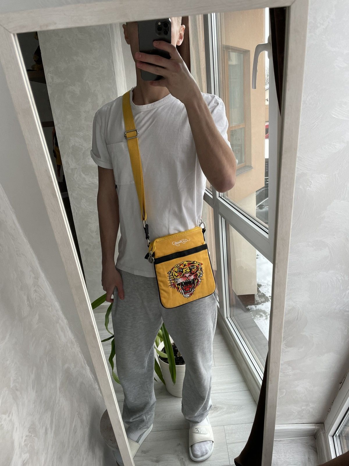 Ed Hardy × Vintage 🌟RARE VINTAGE ED HARDY MESSENGER / SHOULDER BAG 🔥 Size ONE SIZE - 9 Thumbnail