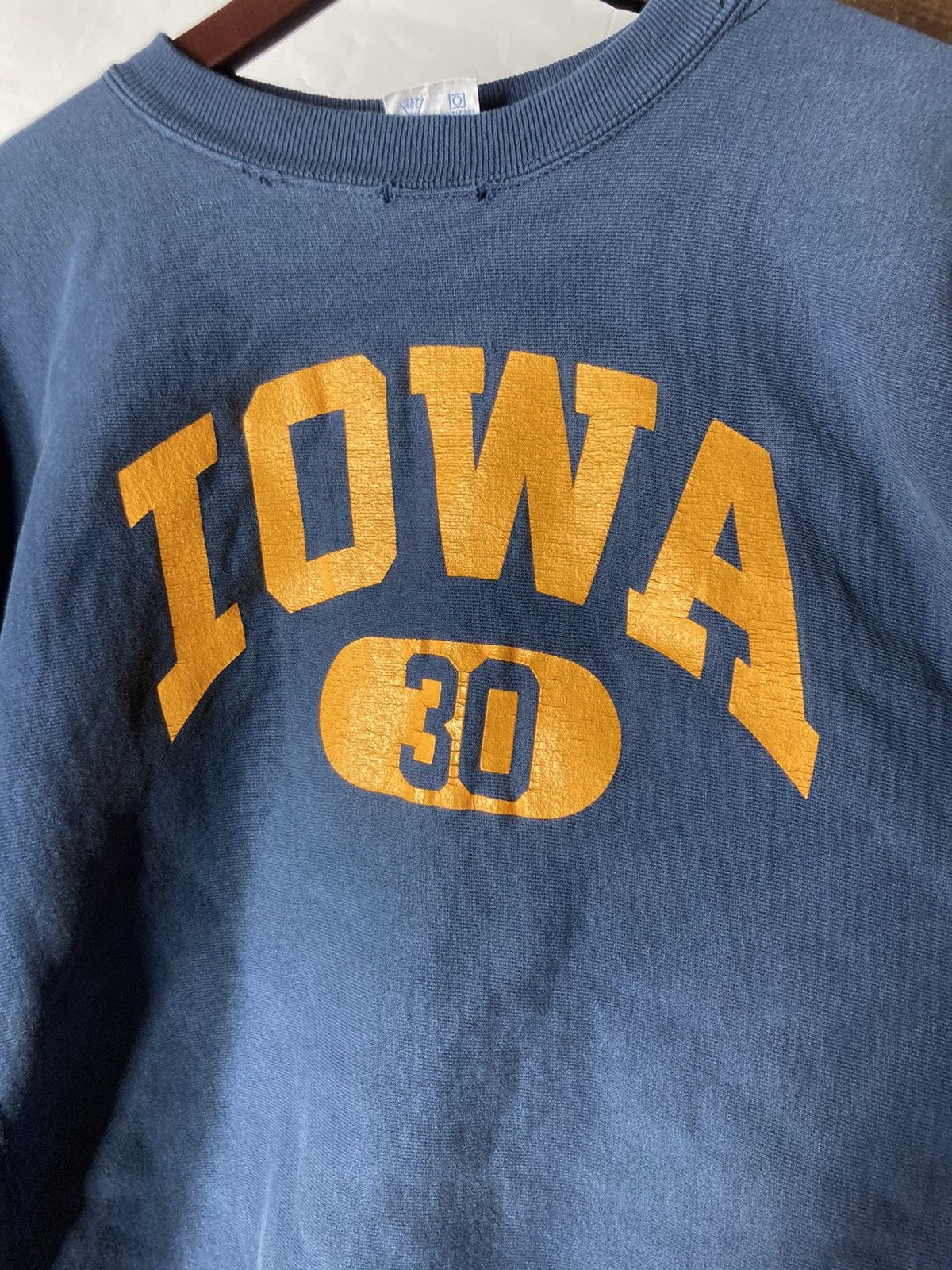 トップス 90s champion reverse weave iowa 99 Vintage 90s champion reverse weave sweatshirt navy Iowa xxl