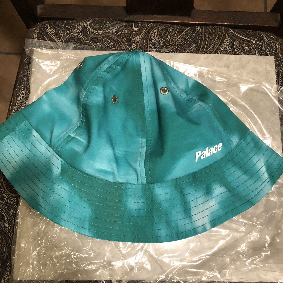 Palace BLURRY FLOWER BUCKET IN GREEN Size ONE SIZE - 1 Preview